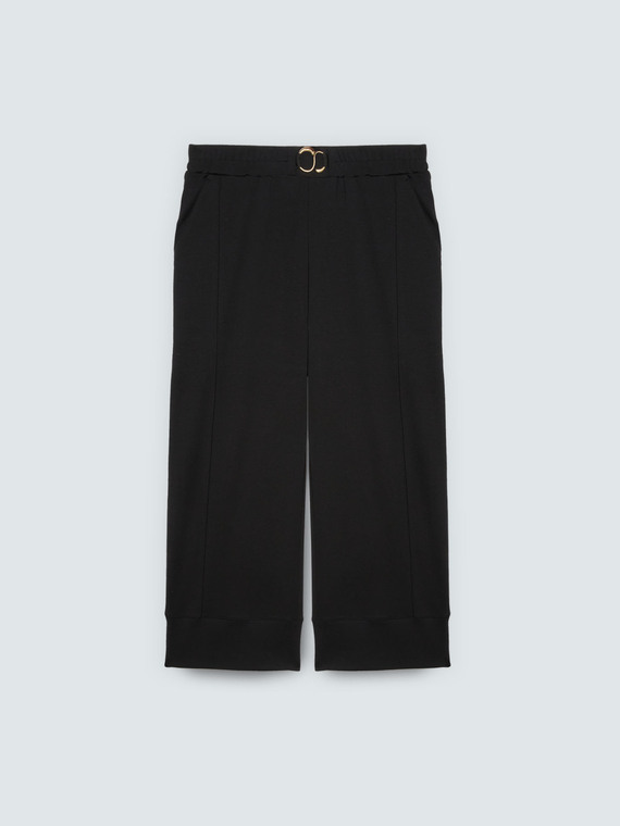 Verk&uuml;rzte Sweathose mit Schmuckdetail