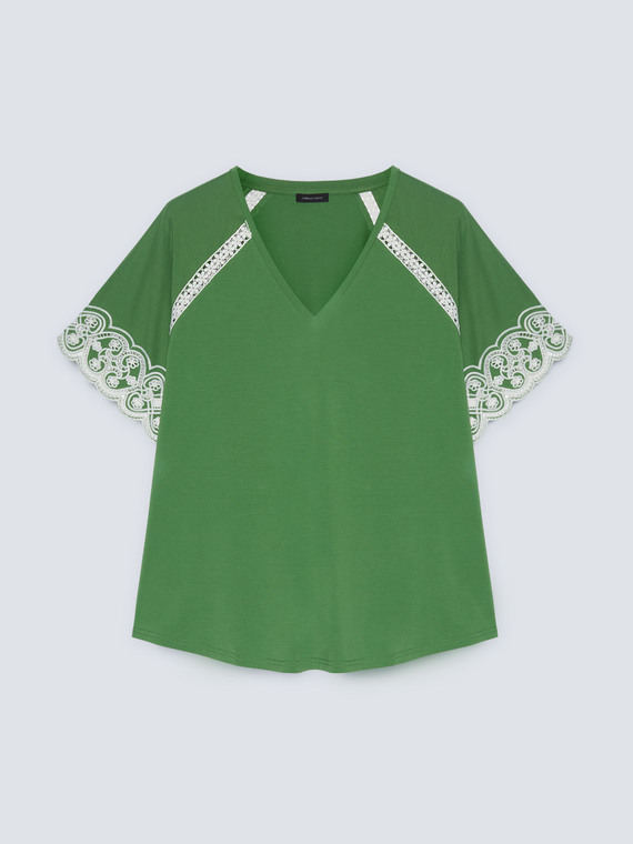 T-shirt with lace trims