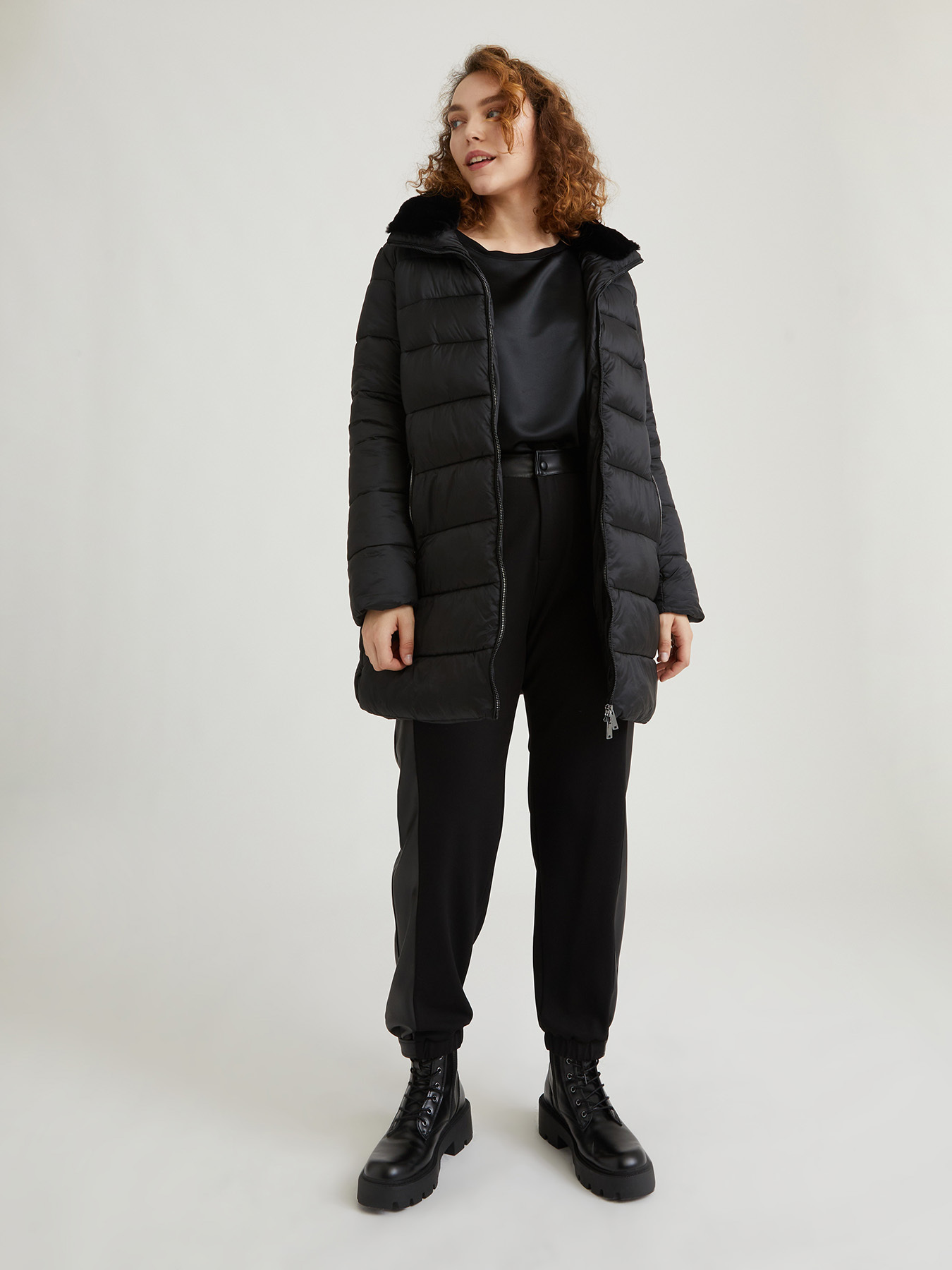 Doudoune rembourr&eacute;e avec fermeture &eacute;clair devant image number 0