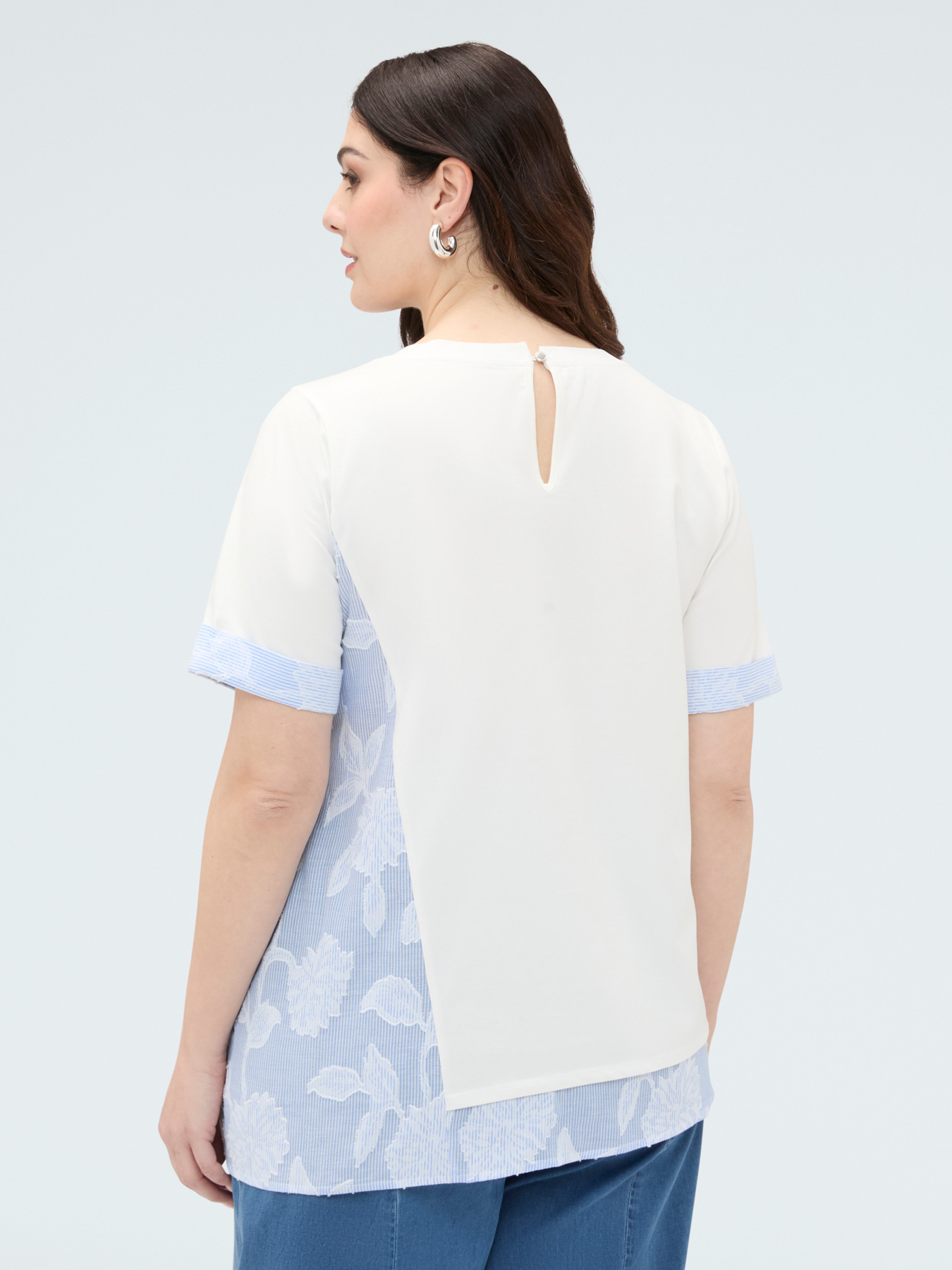 T-shirt in jersey con inserti a righe image number 1