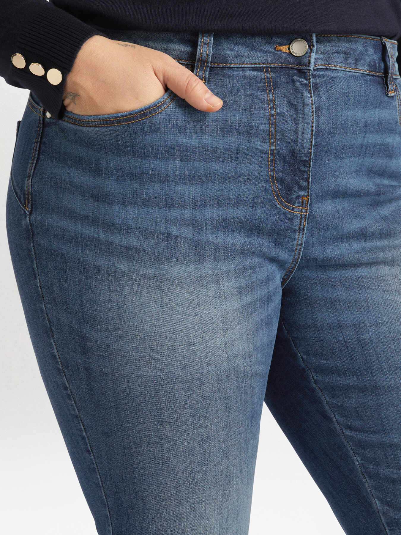 Kick Flare Jeans image number 3