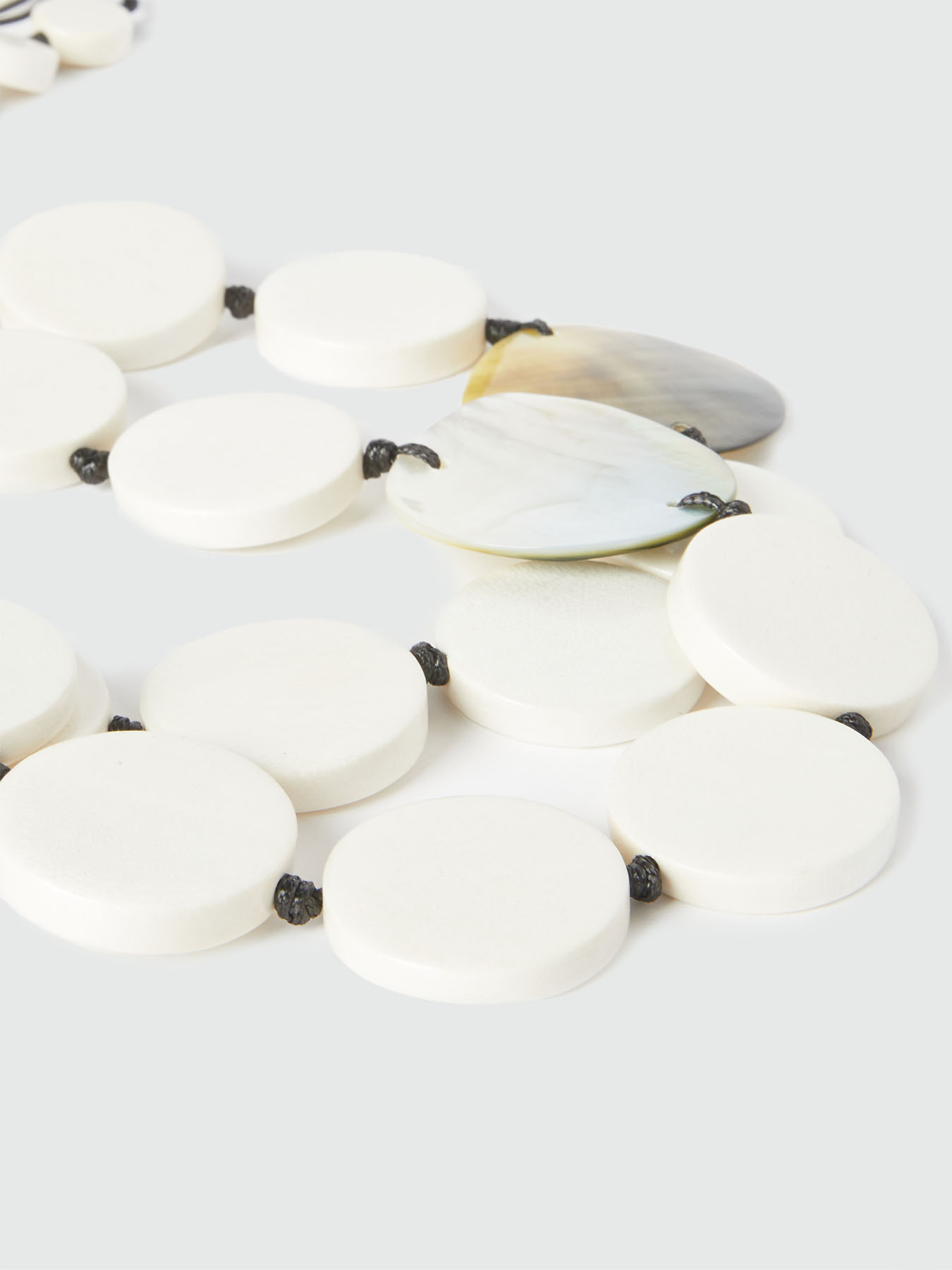 Long necklace with round pendants image number 2