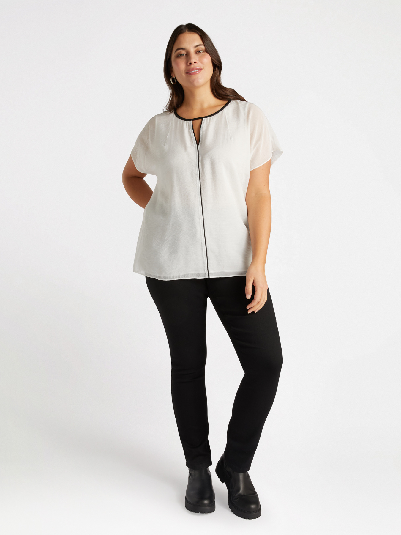 Blouse with black trims and cut-out detail image number 3