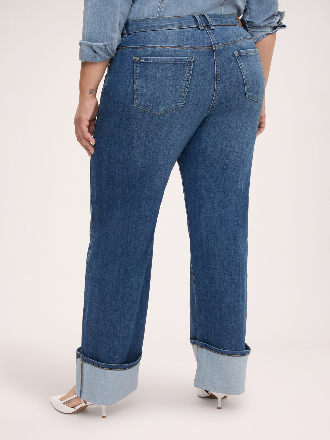 Straight jeans with maxi turn-up and double pocket image number 1