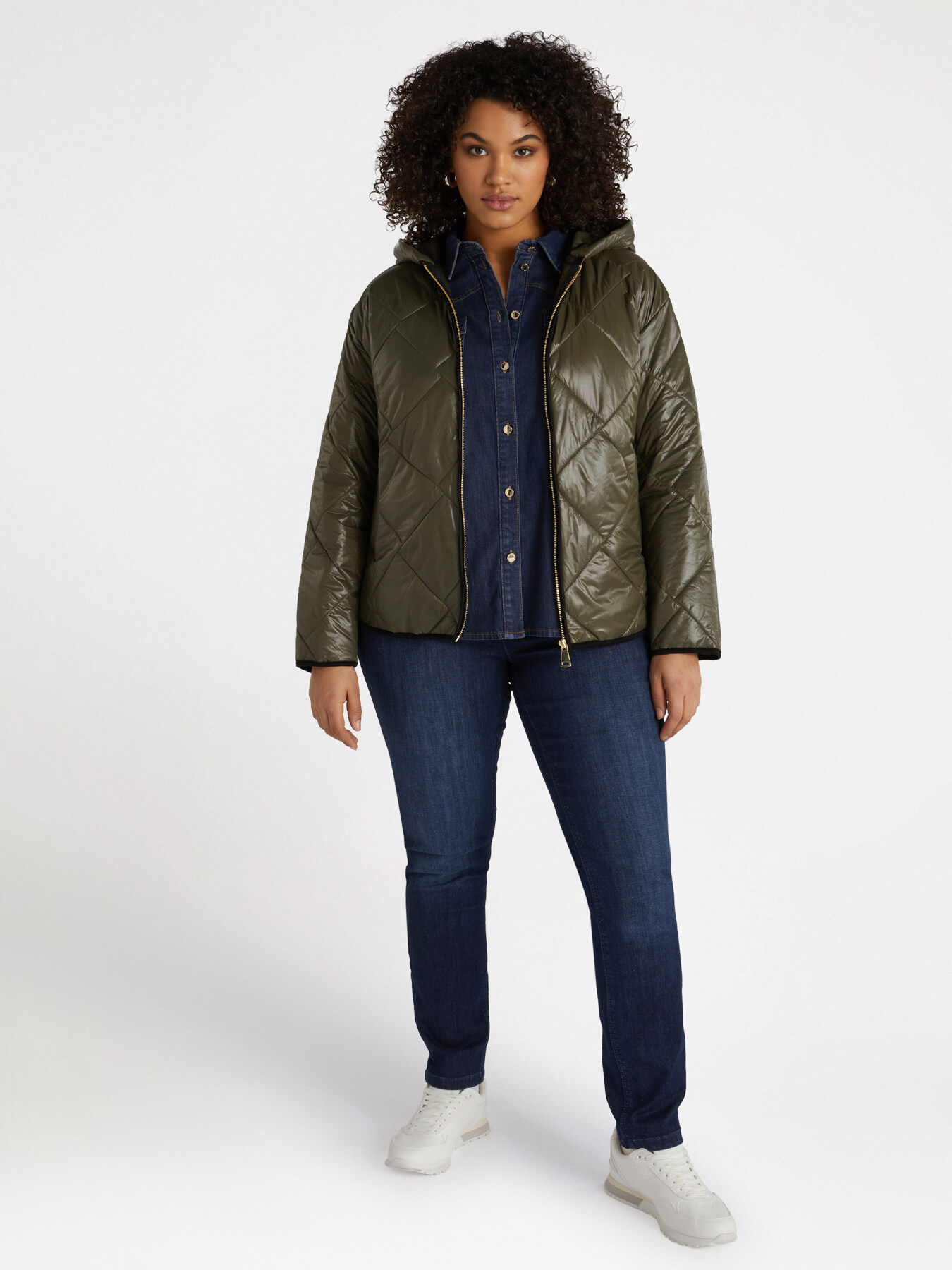 Piumino effetto lucido con cappuccio image number 3