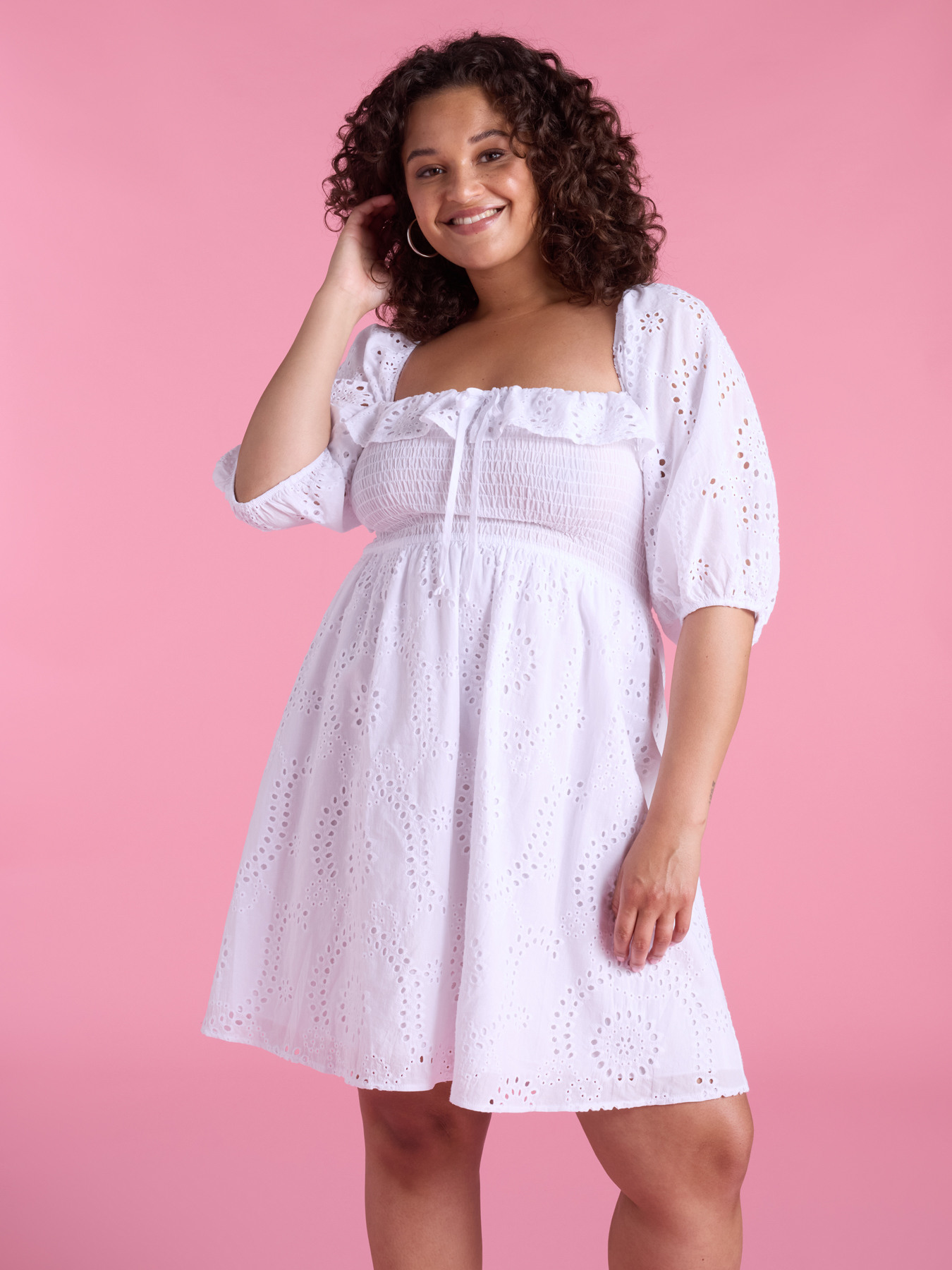 Short broderie anglaise dress image number 3