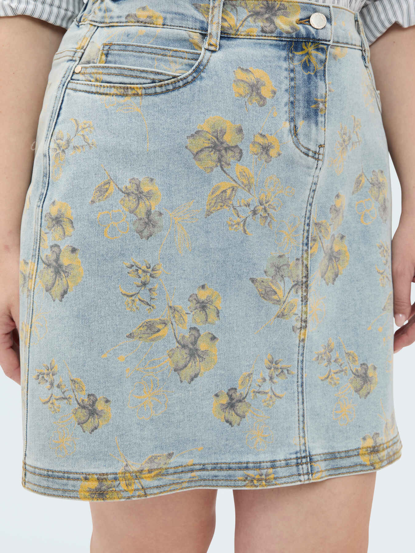 Denim mini skirt with floral print image number 5
