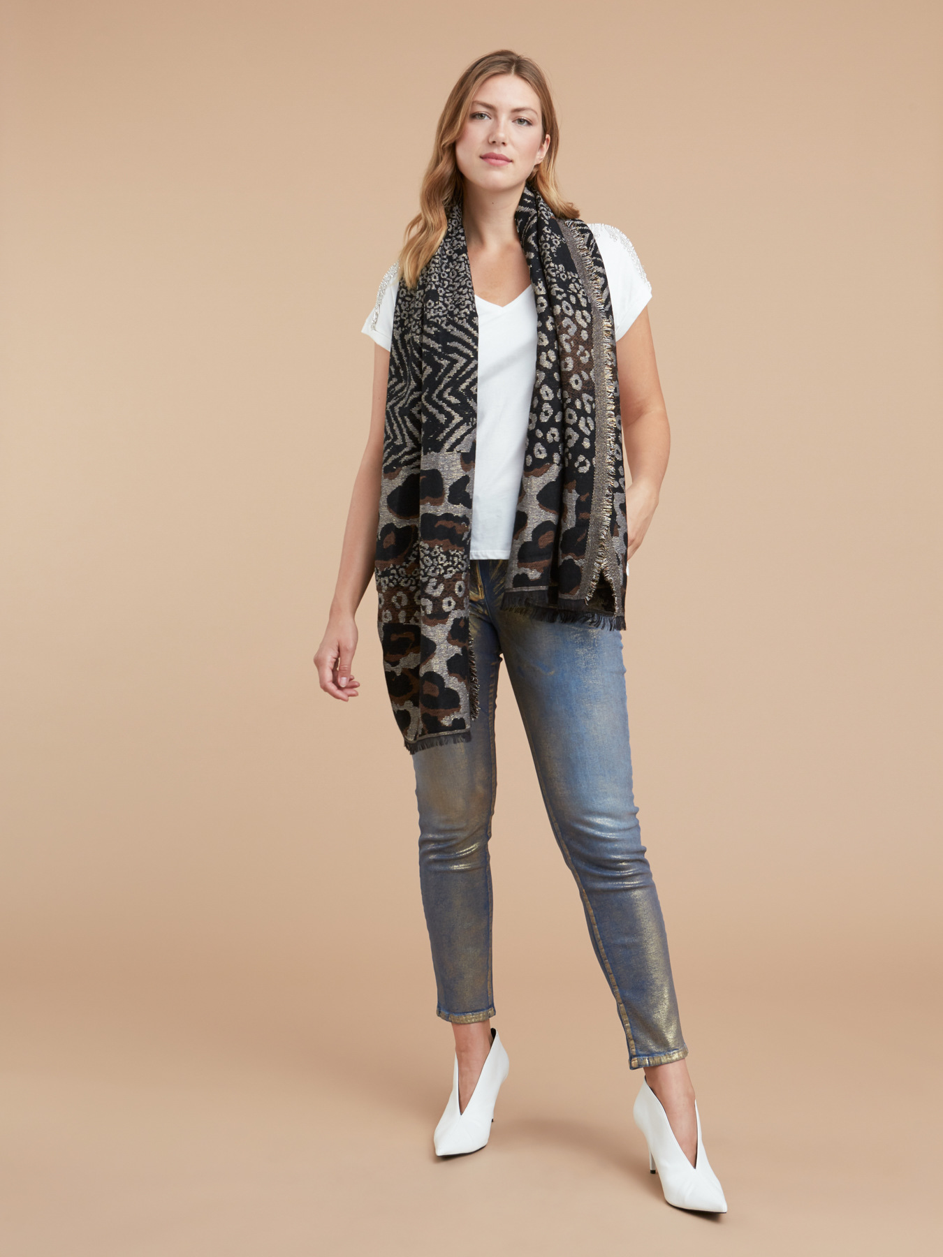 &Eacute;charpe jacquard &agrave; motif animalier image number 2