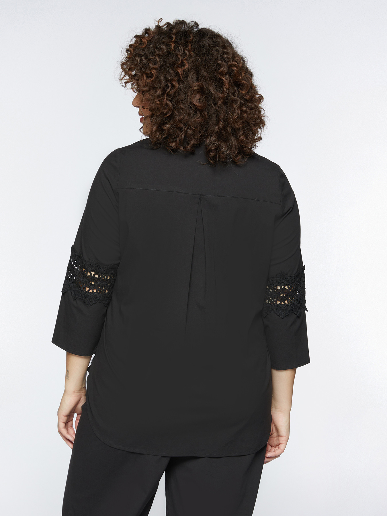 Camicia con bordi in macram&eacute; image number 1