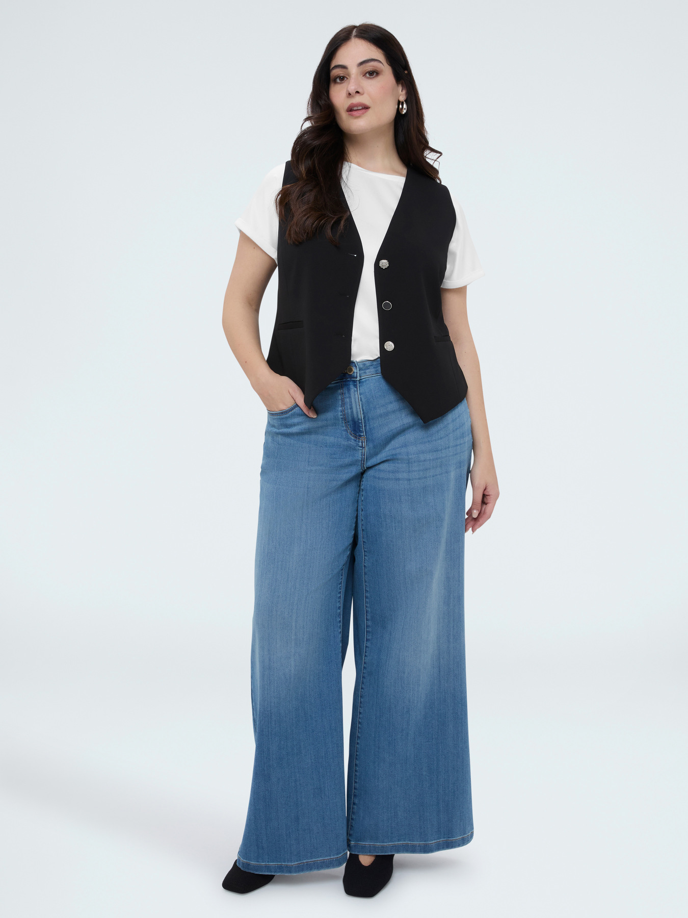 Bi-material t-shirt with round neckline image number 3