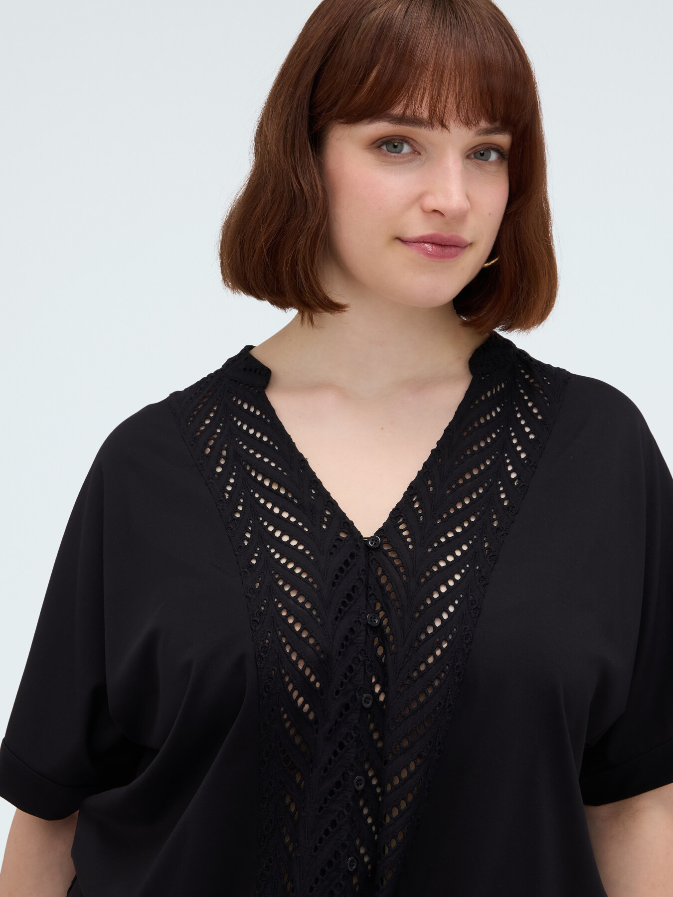 Sangallo blouse with knot image number 3