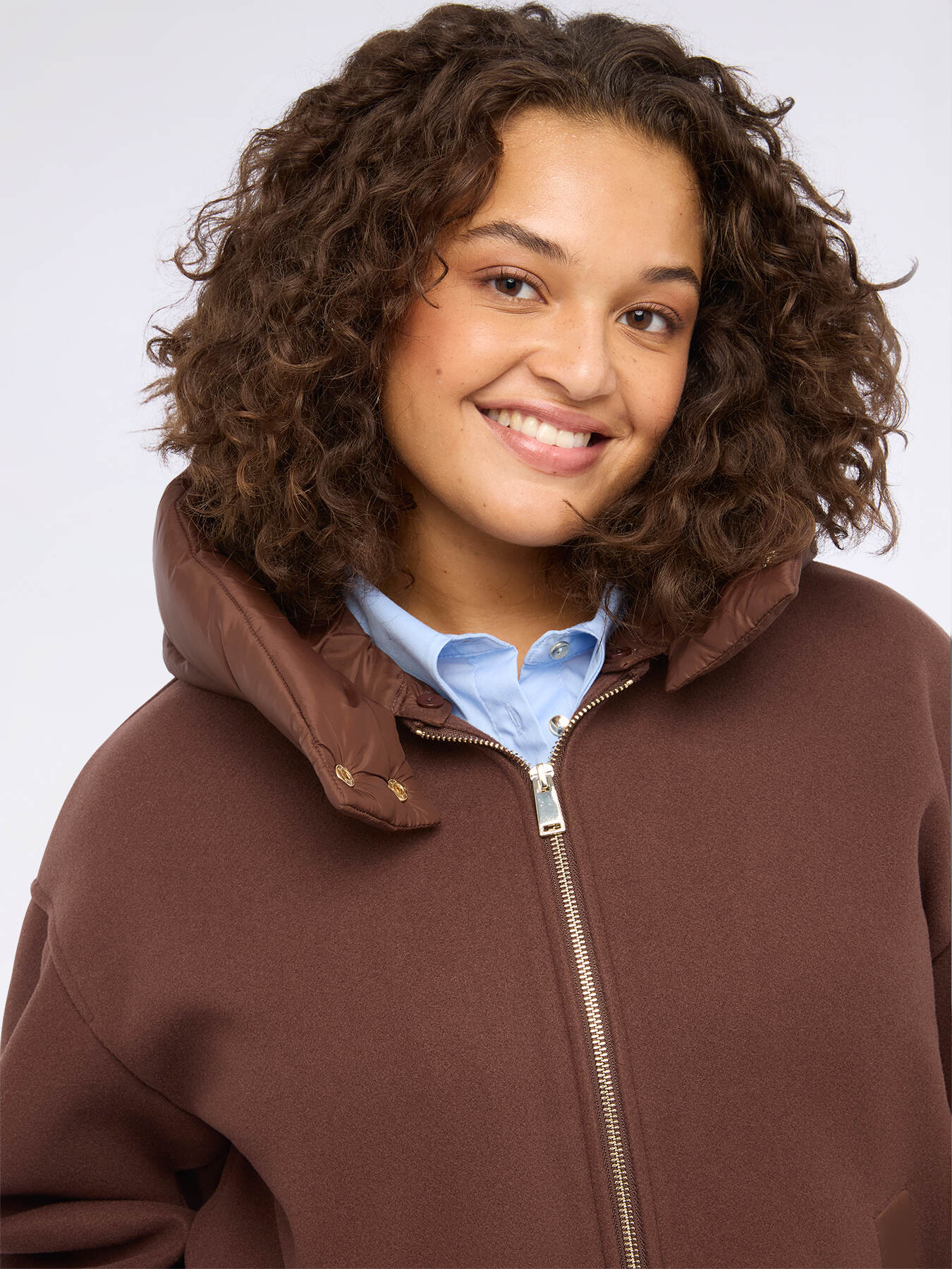 Veste bimati&egrave;re &agrave; capuche et fermeture &eacute;clair image number 3