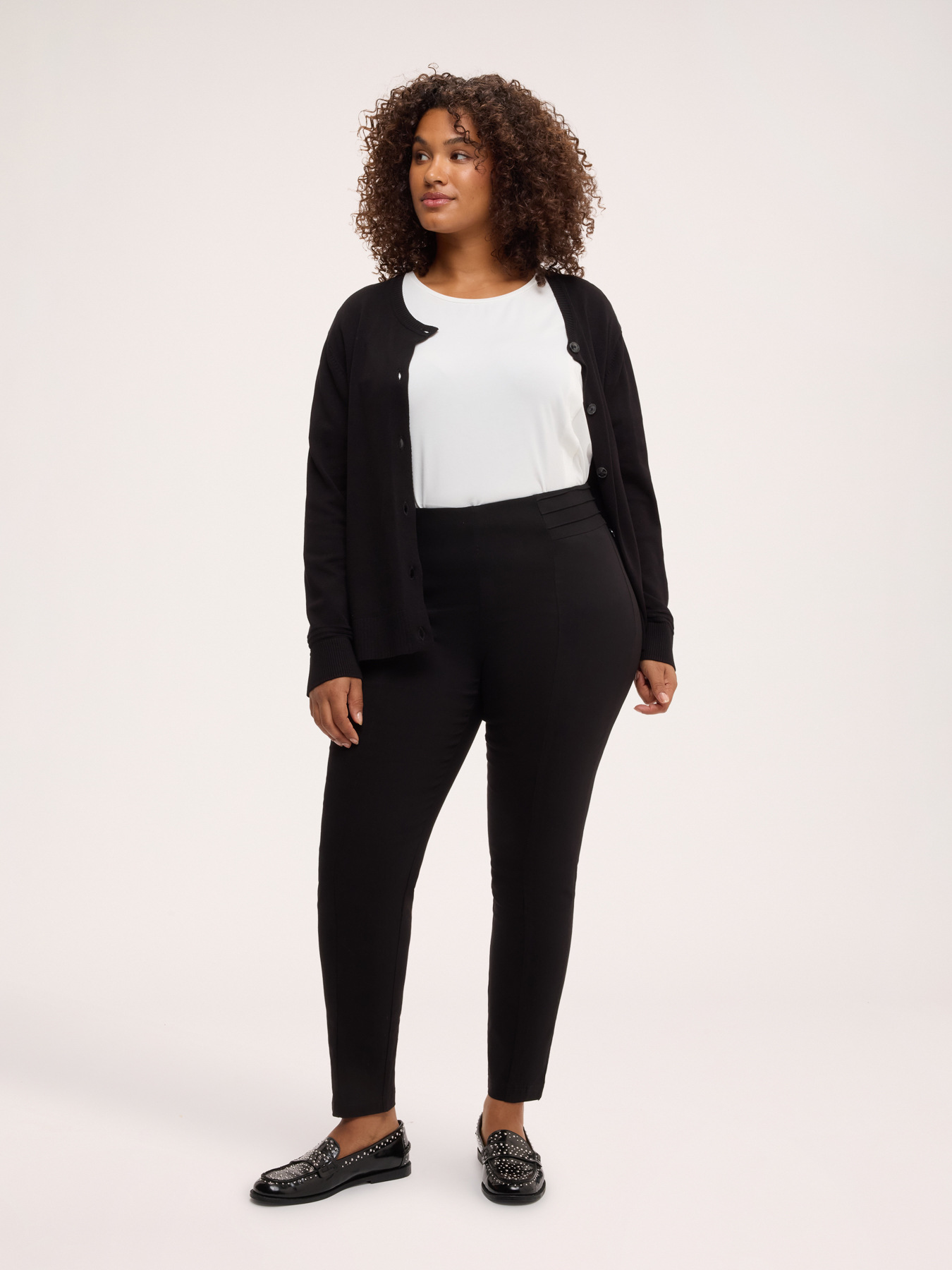 Jeggings avec pli frontal et boutons d&eacute;coratifs image number 2