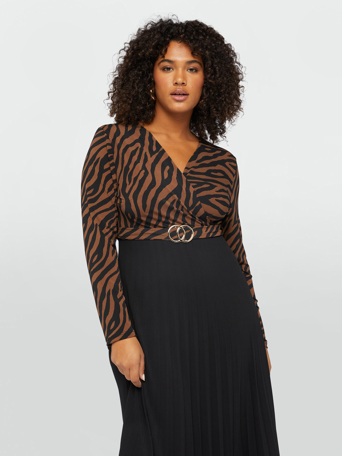 Long pleated animal print dress image number 4