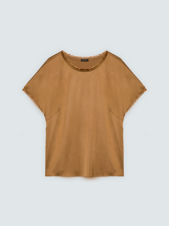 Satintop mit Fransendetails