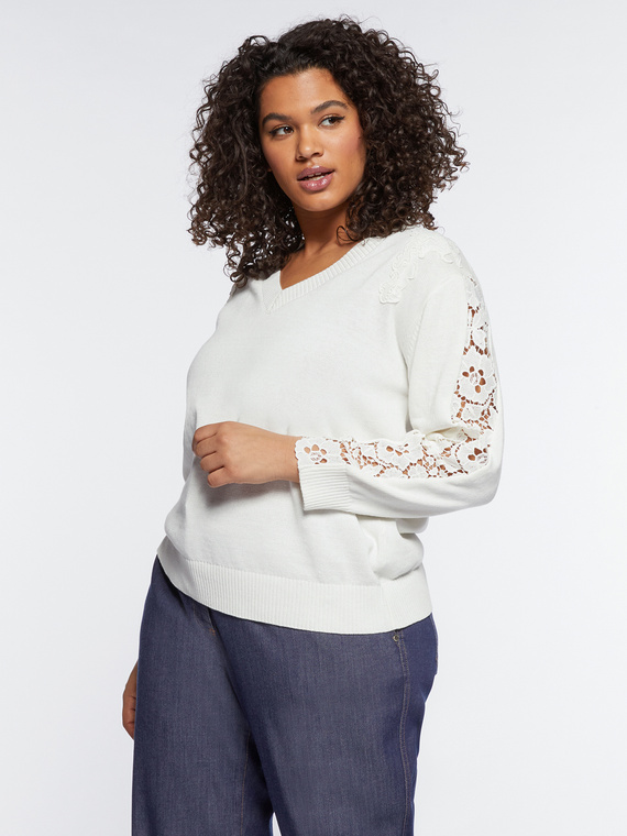 Sweater with macramé lace
