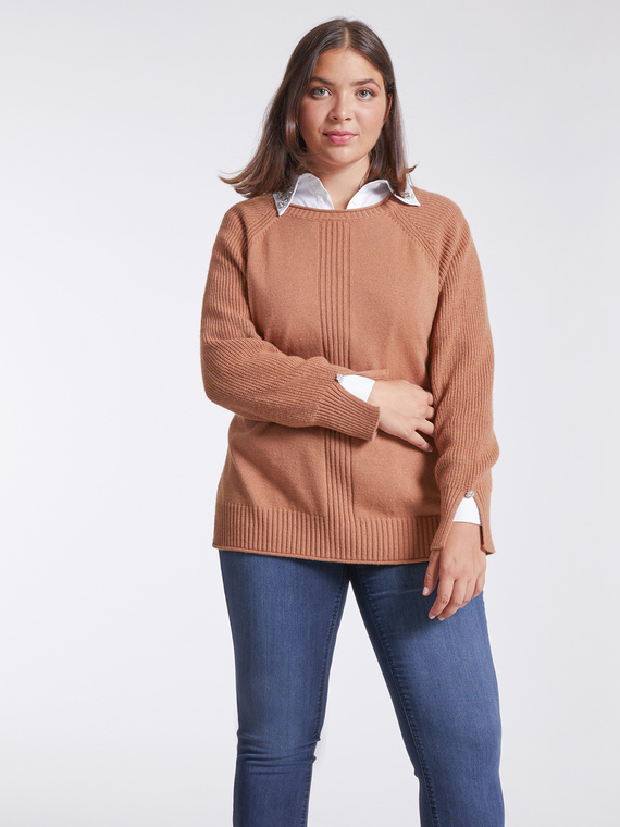 Pullover mit eingearbeitetem Muster