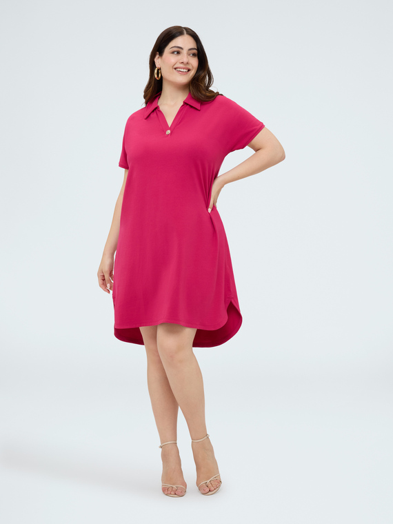 Dress with polo collar and jewel button