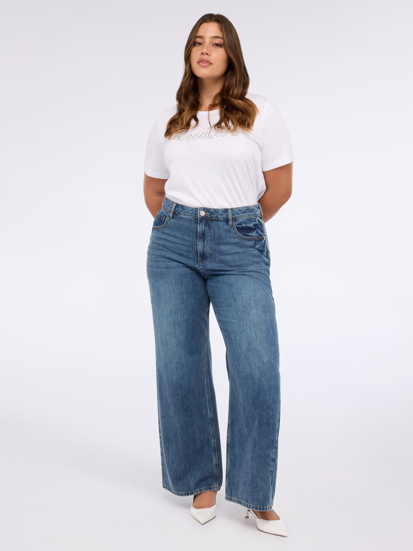 T-shirt in jersey con scritta ricamata image number 2