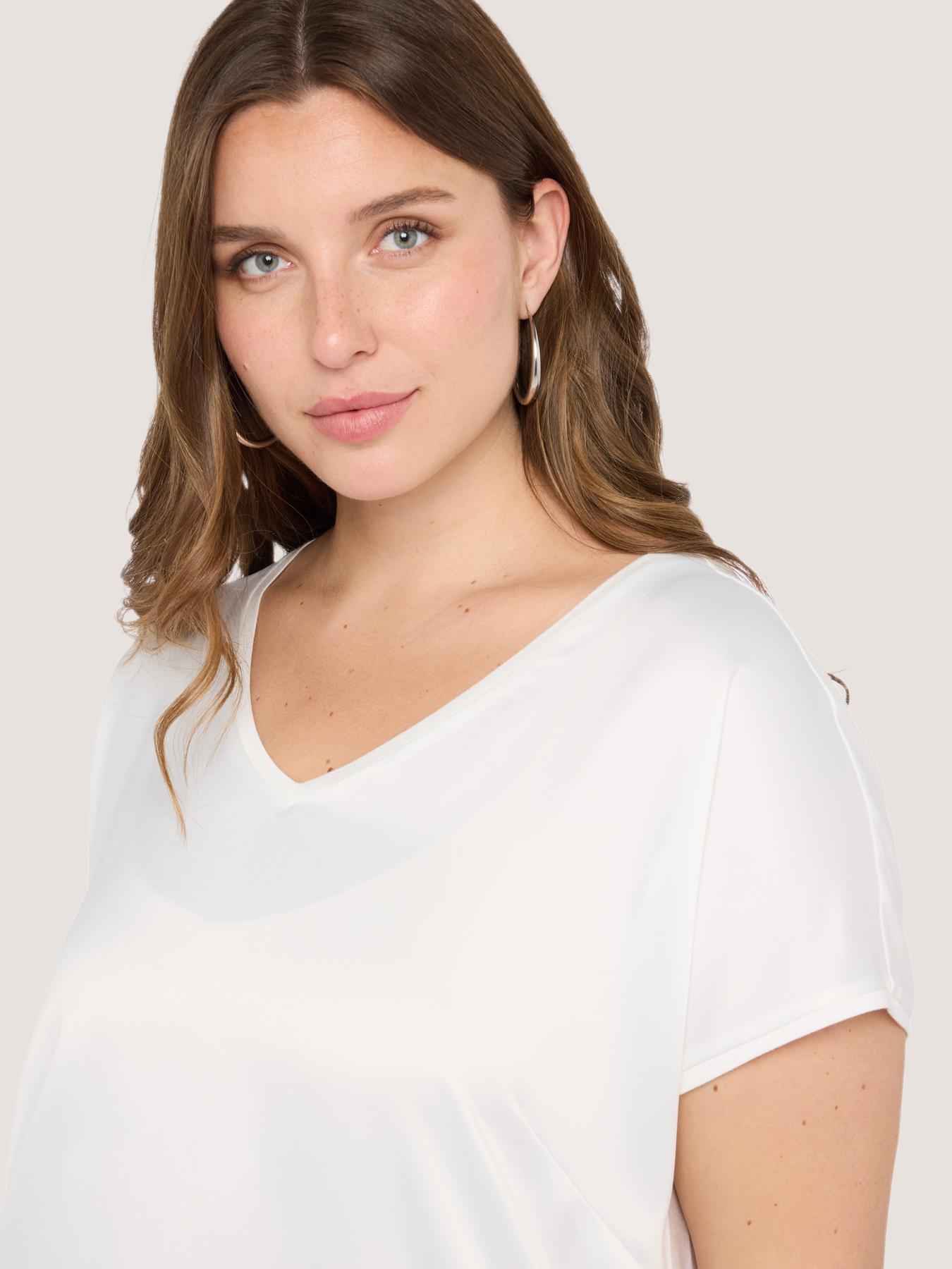 Zweistoffiges T-Shirt mit V-Ausschnitt image number 0