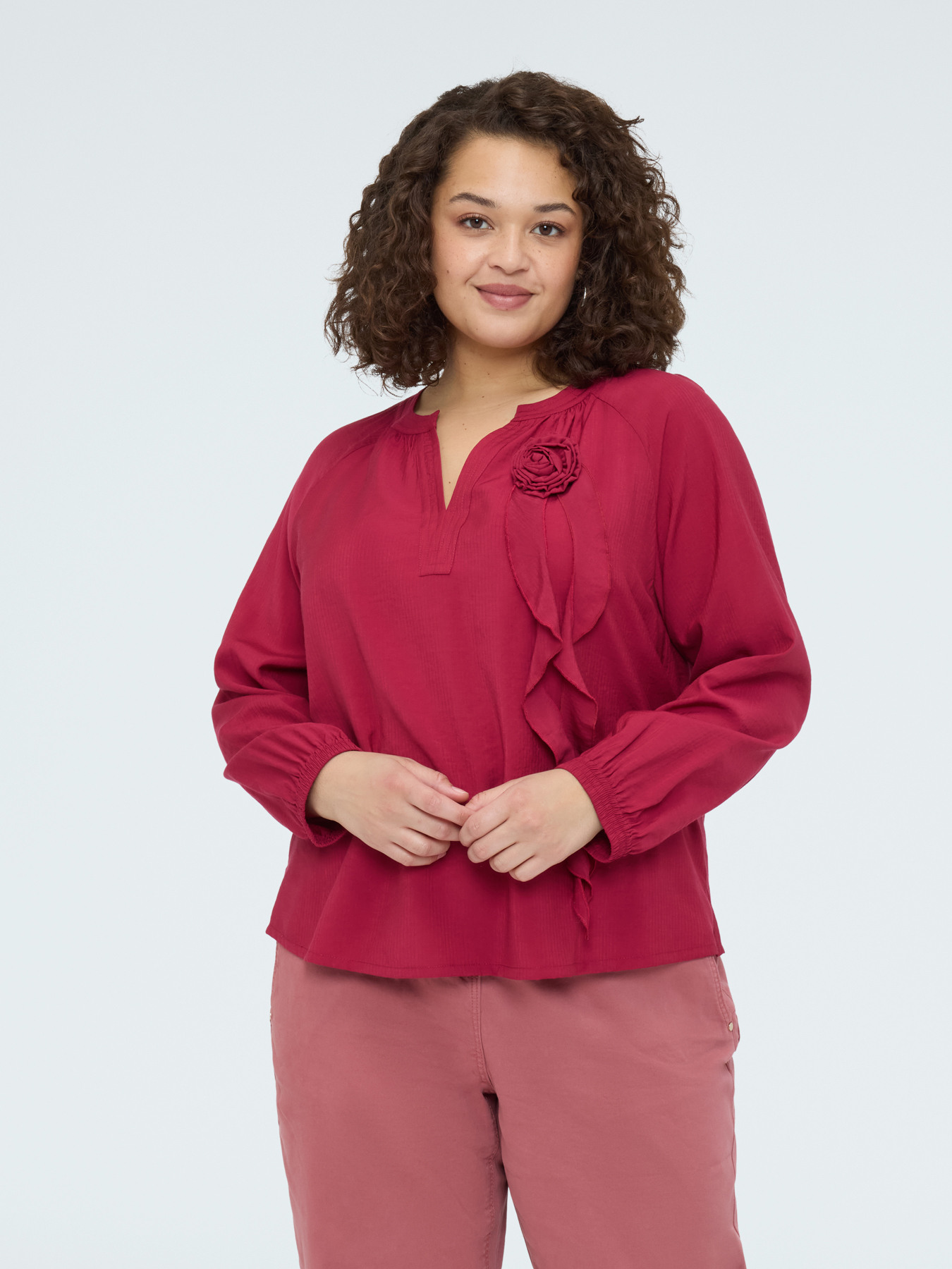 Blouse en viscose avec petite rose image number 1