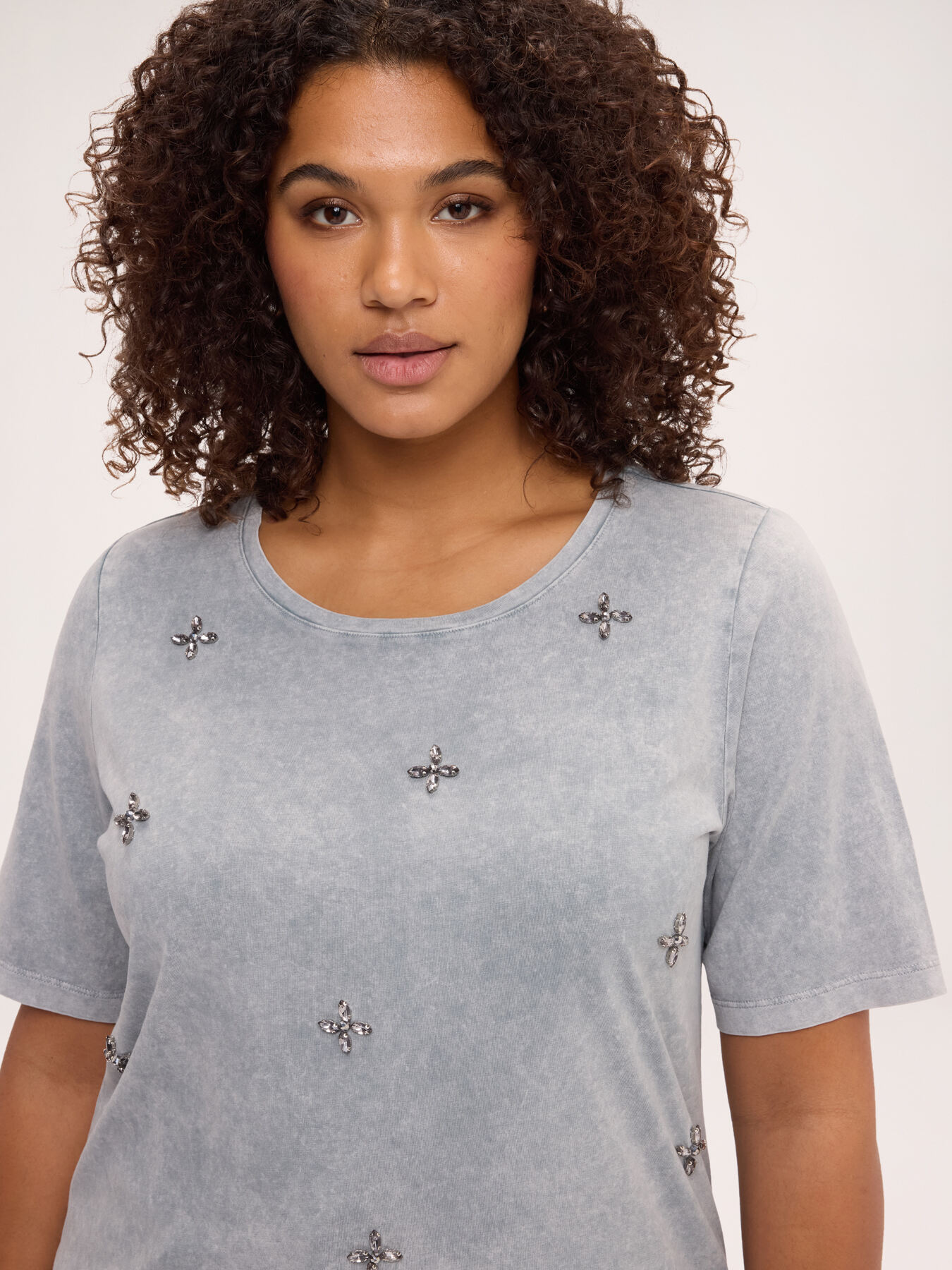 Cotton T-shirt with appliqu&eacute;s image number 3