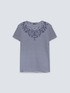 T-shirt rigata con ricami image number 4
