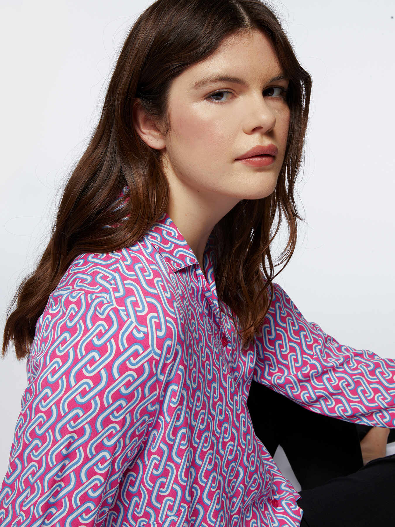 Hemdbluse aus Viskose mit Ketten-Print image number 1