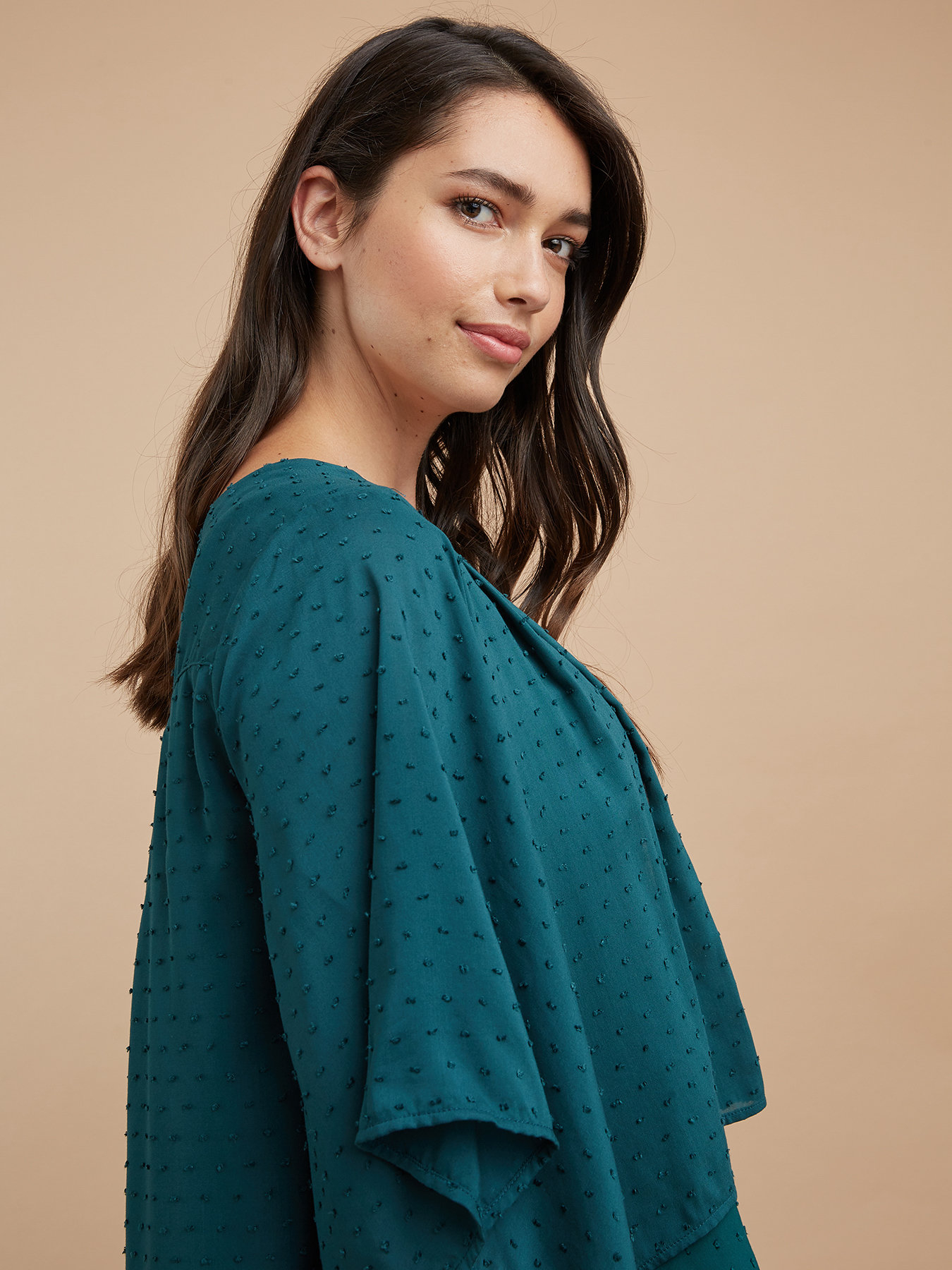 Coprispalle ampio in plumetis image number 2