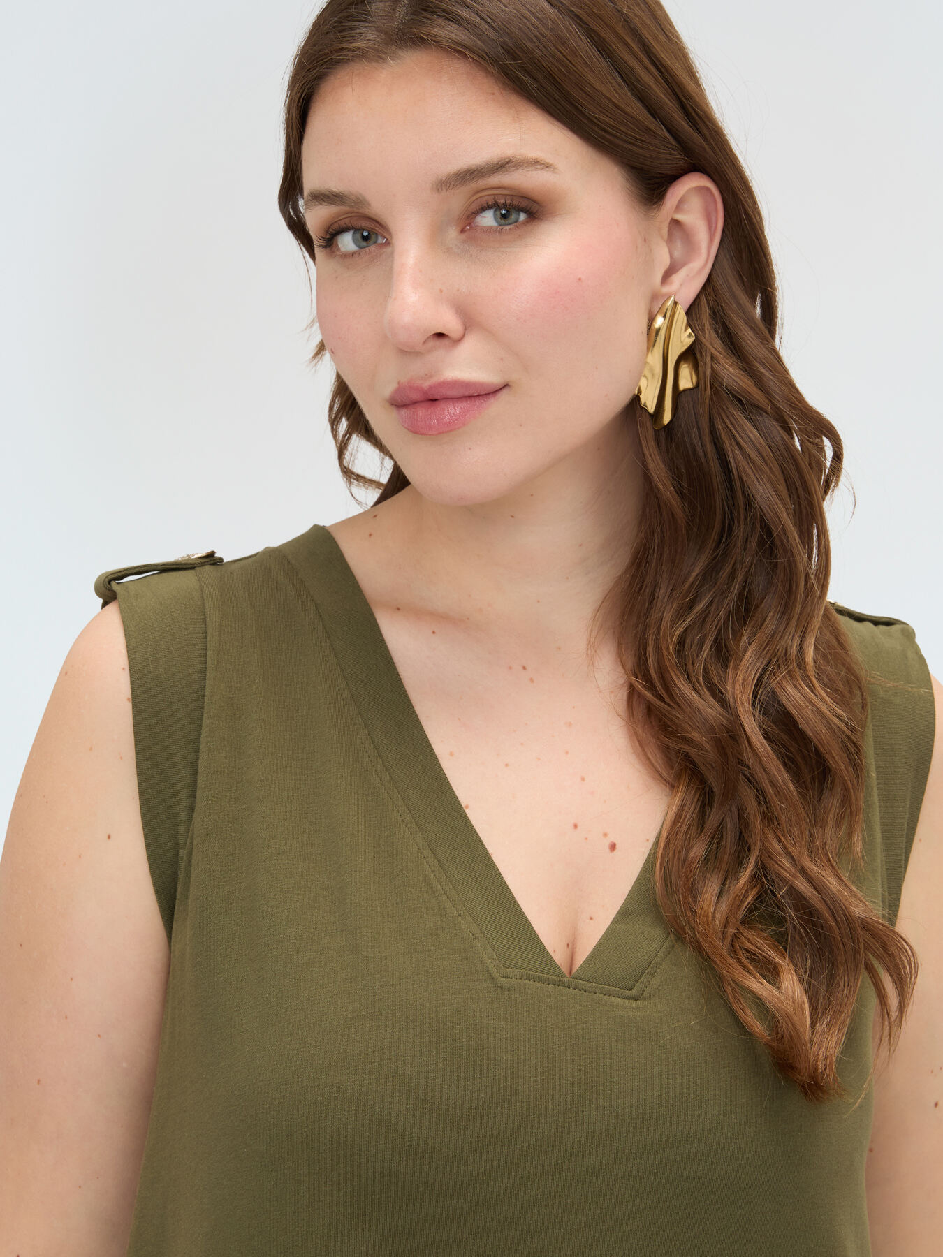 Long V-neck dress image number 2