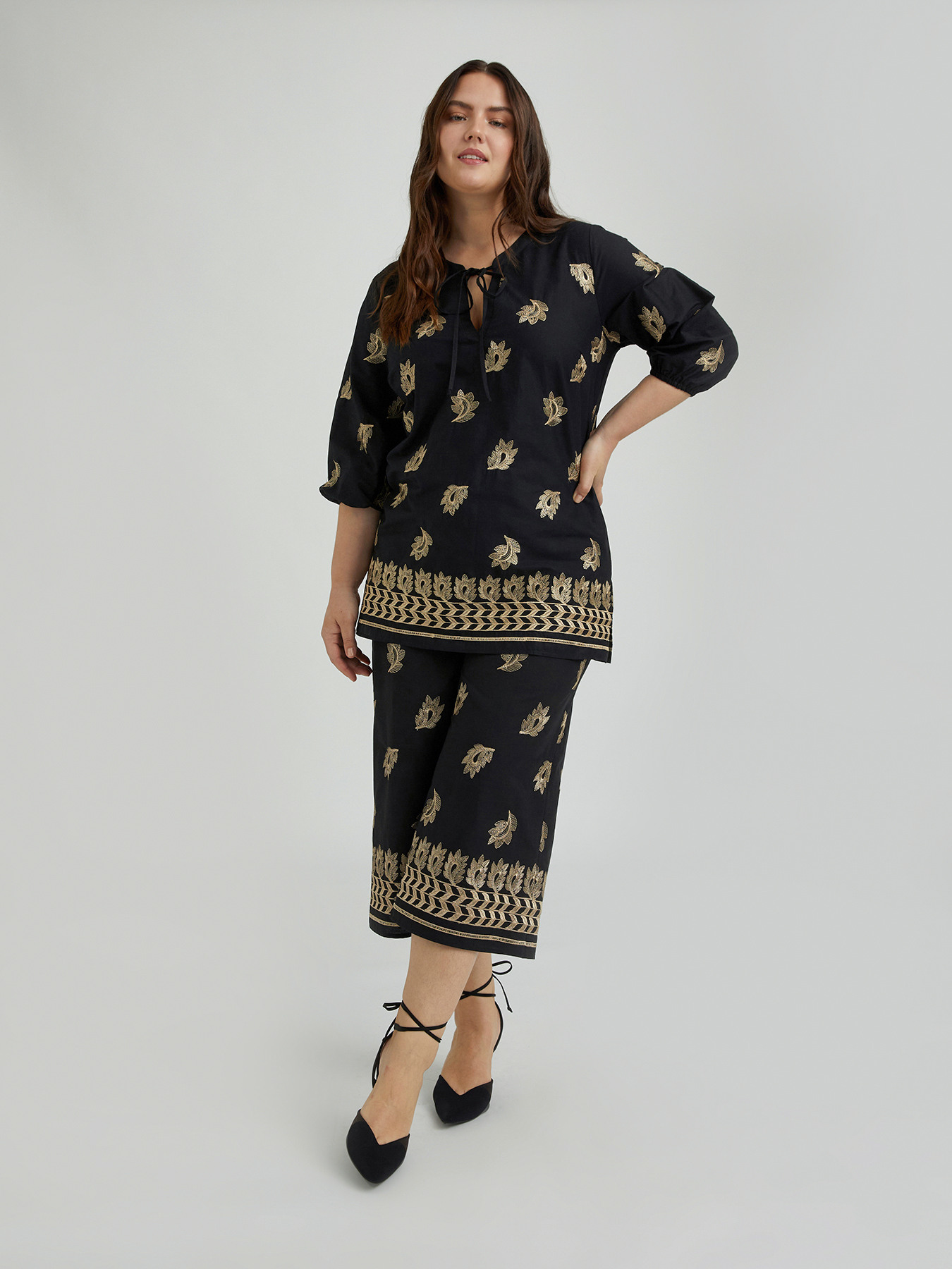 Bestickte Bluse image number 1