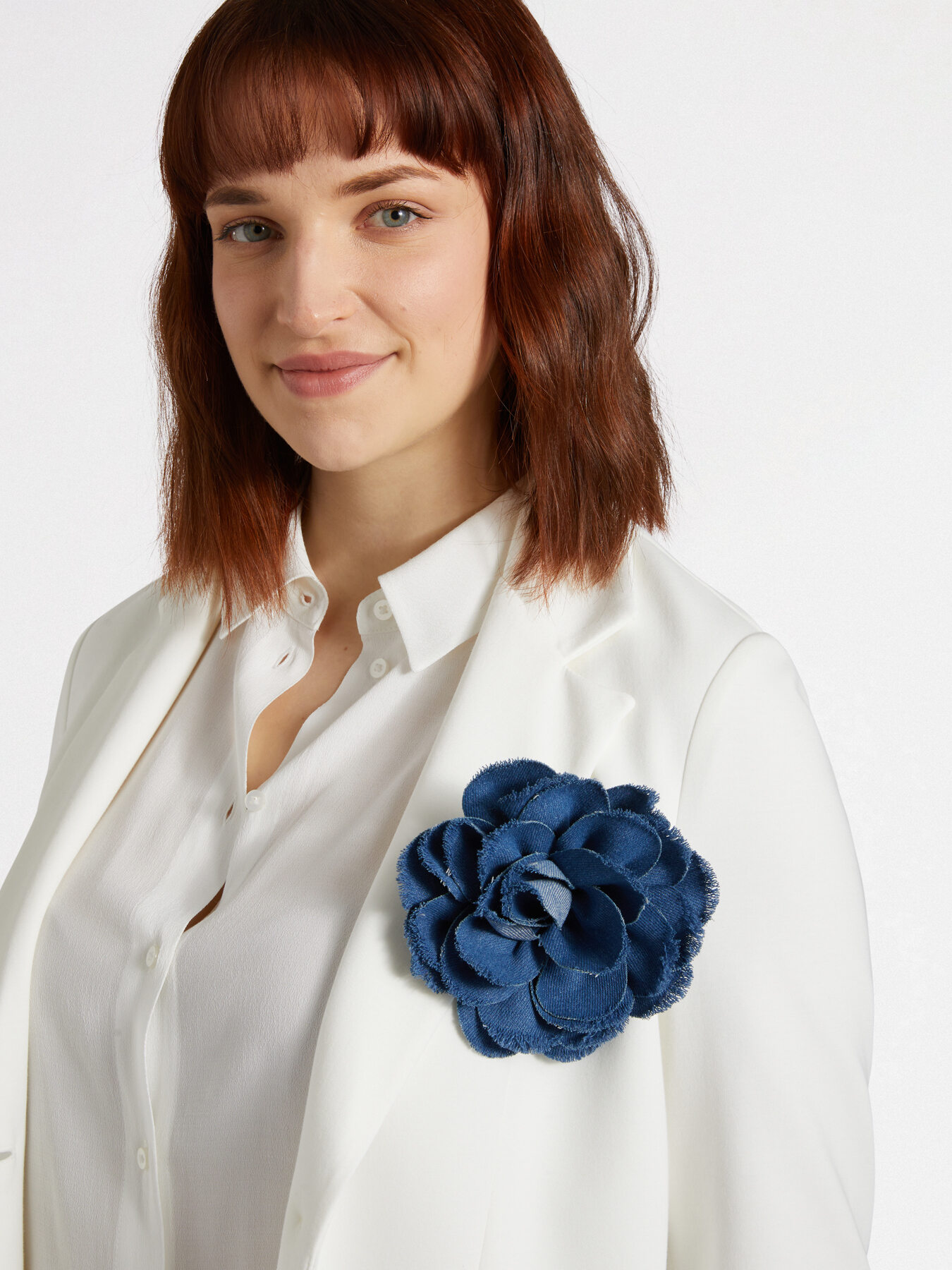 Denim flower brooch image number 0