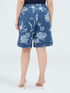 Bermuda in denim con stampa foliage delav&eacute; image number 1
