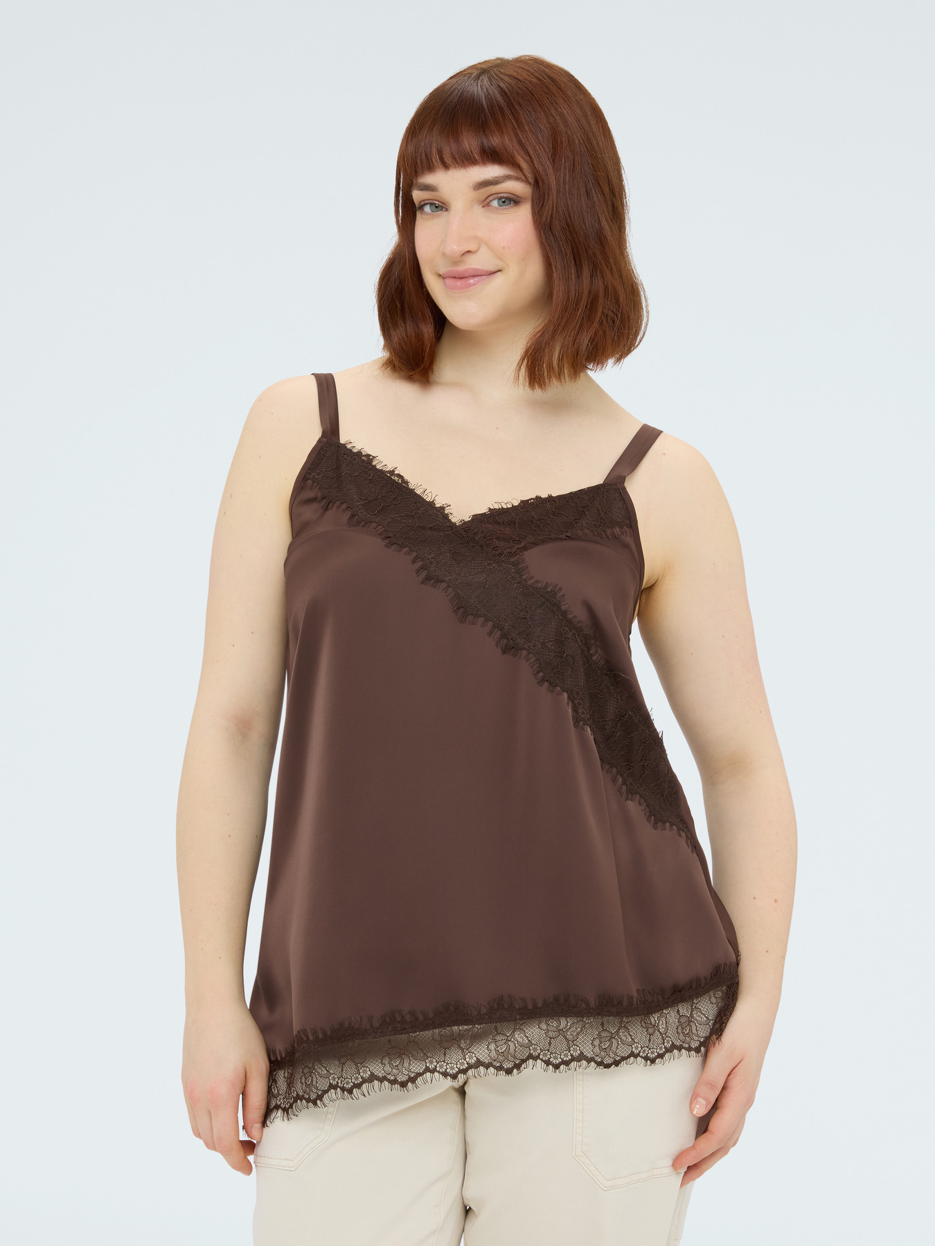 Top en satin avec d&eacute;tails en dentelle image number 0