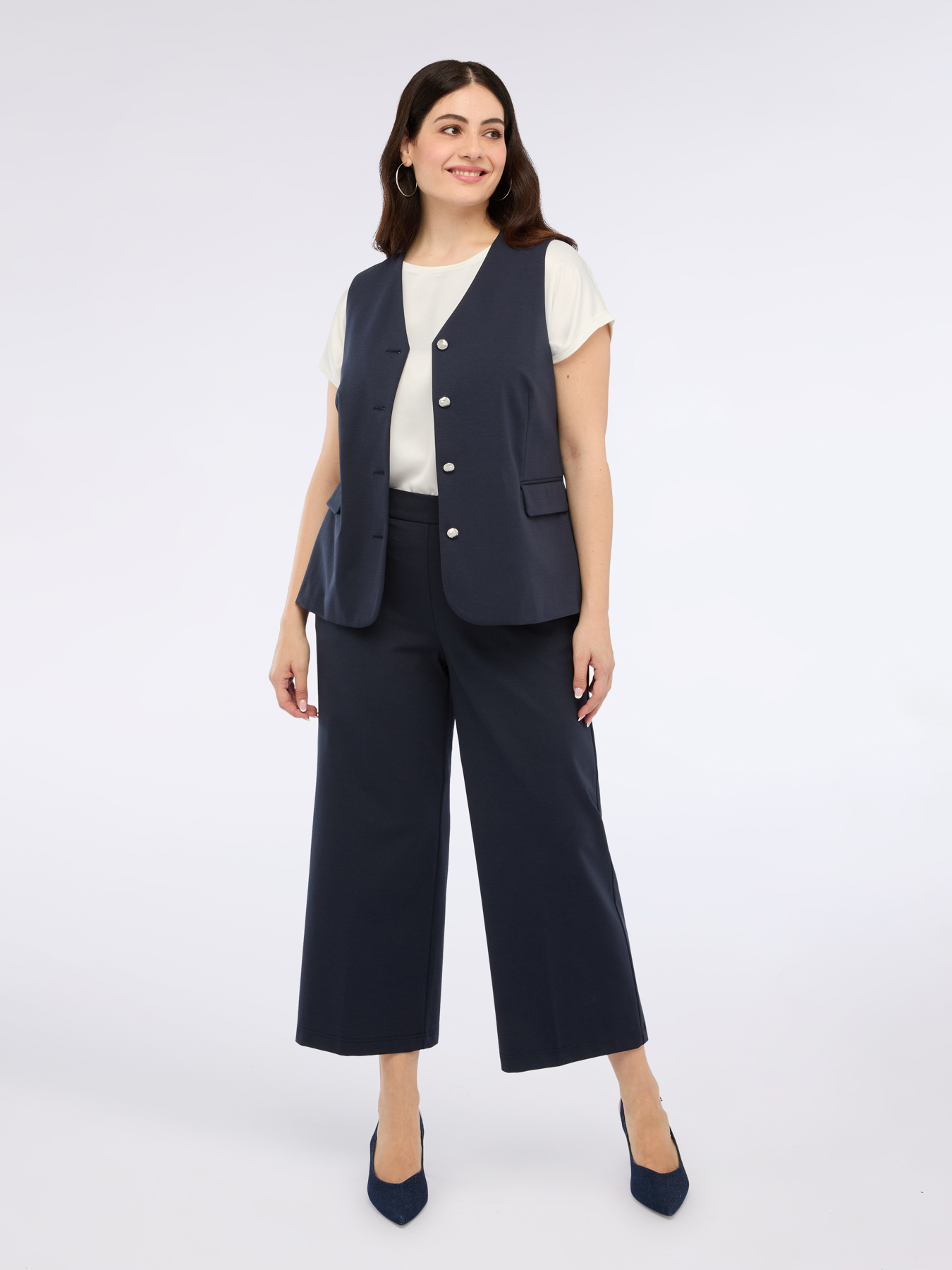 Milano stitch vest with buttons image number 3