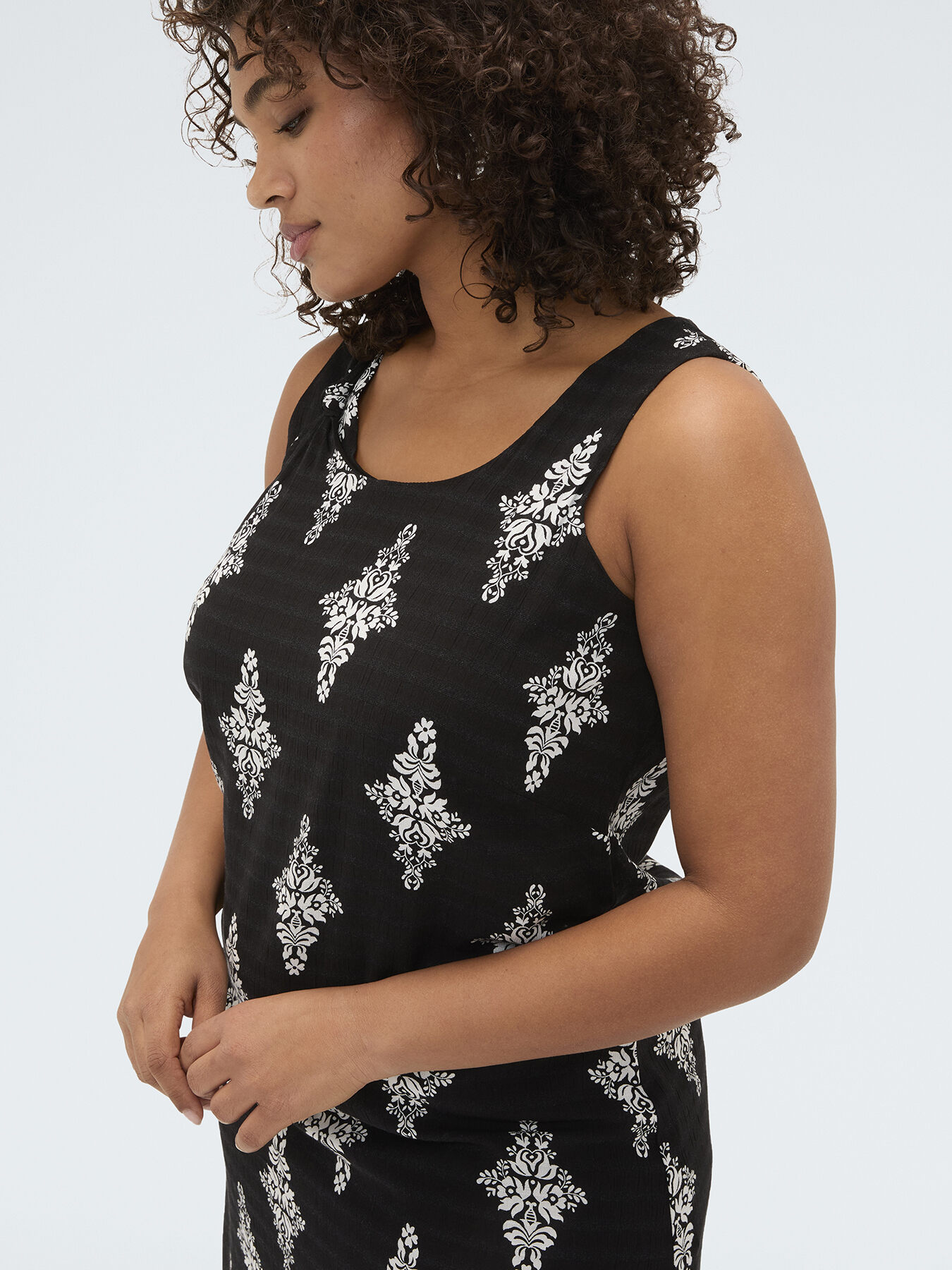 Sleeveless printed dress image number 2