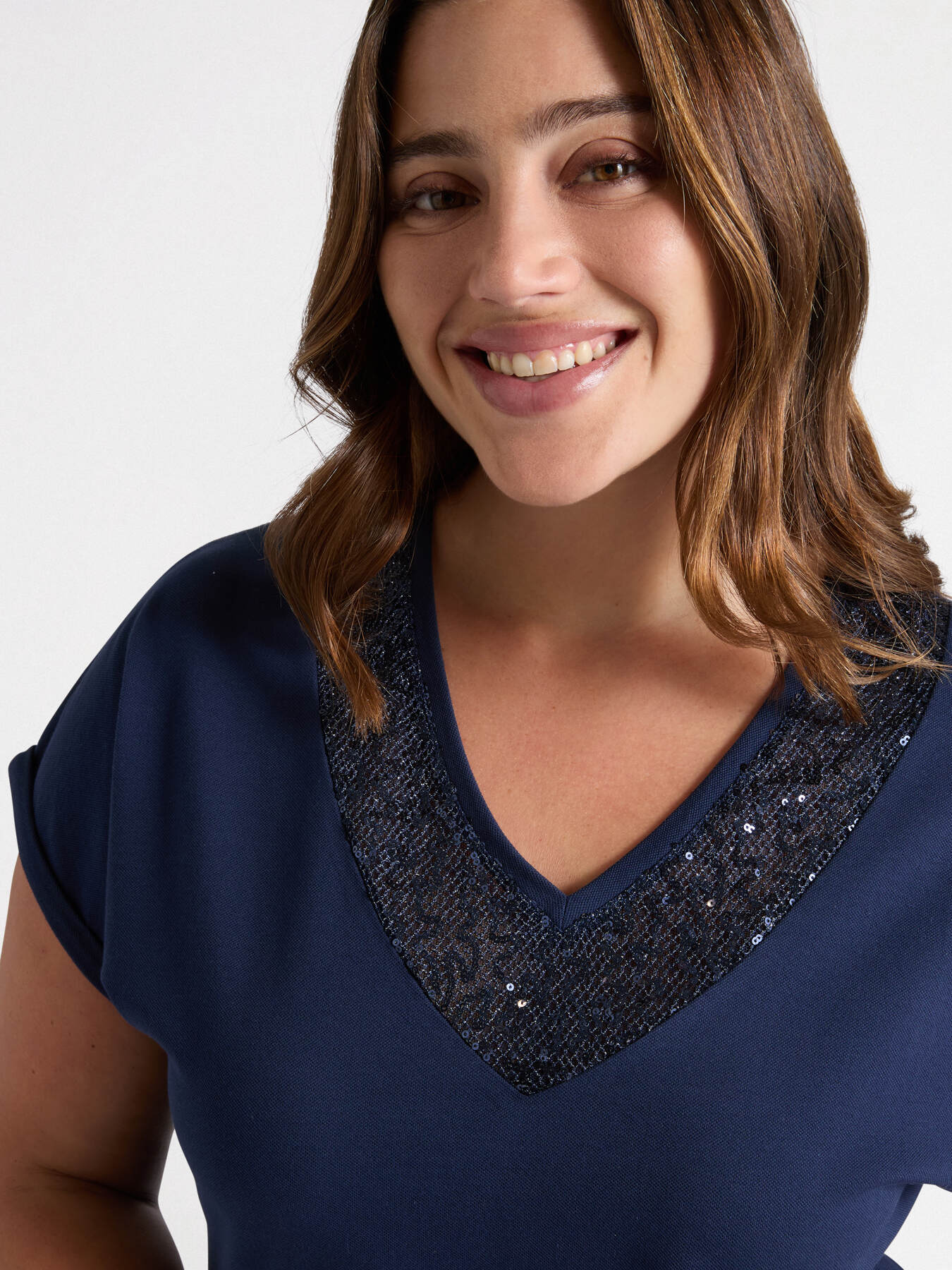 T-shirt avec encolure brod&eacute;e image number 3