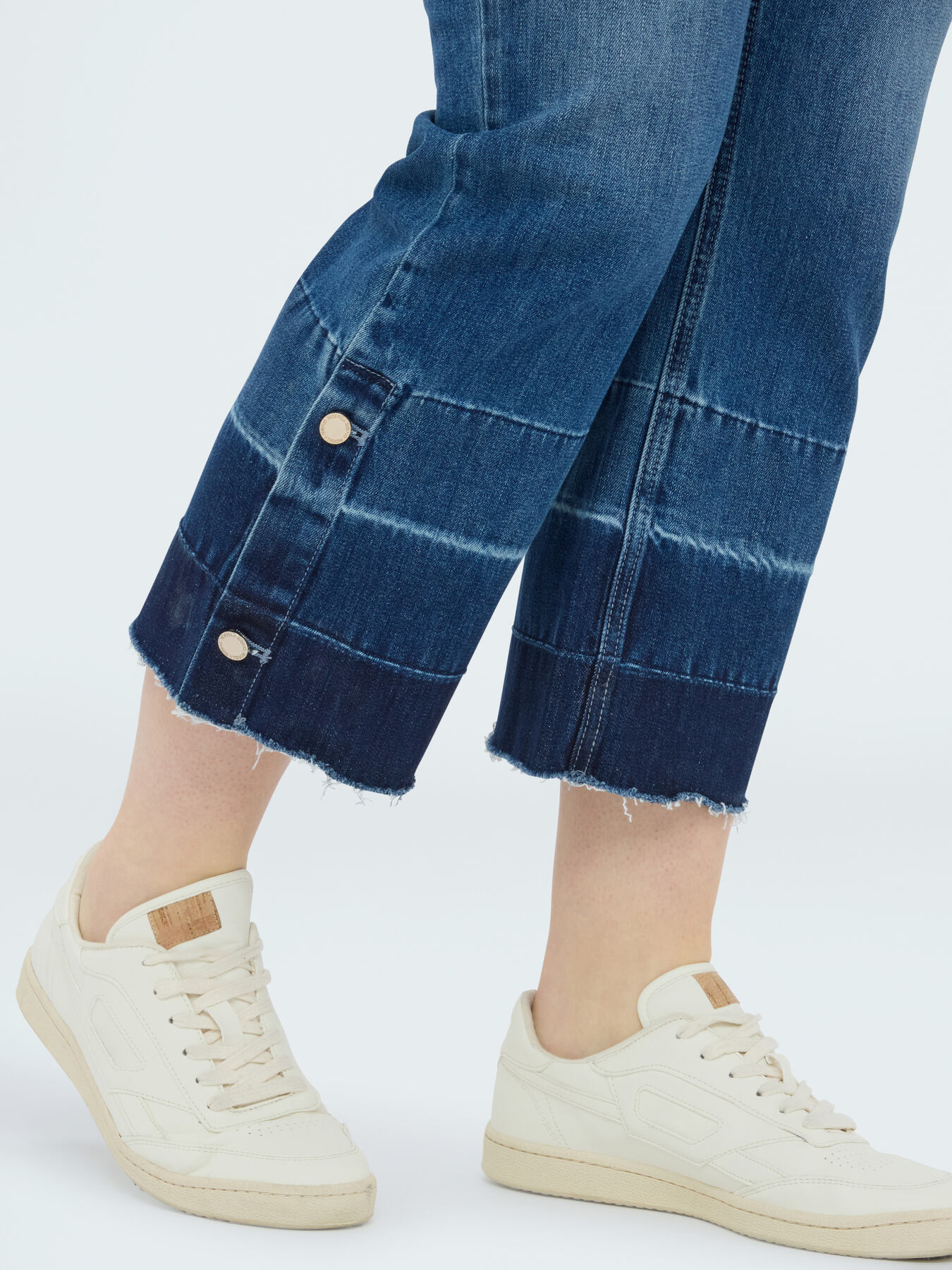 Kick Flare Jeans mit ausgefranstem Saum image number 2