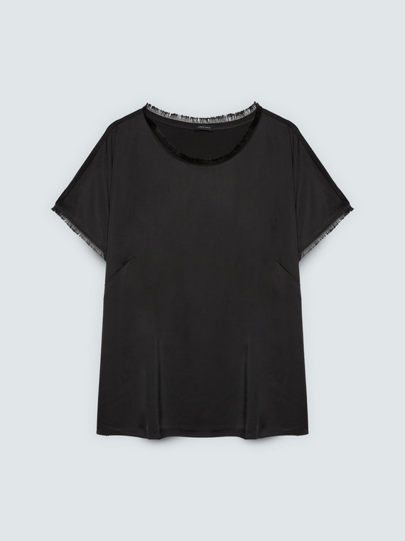 Top in raso con dettagli sfrangiati