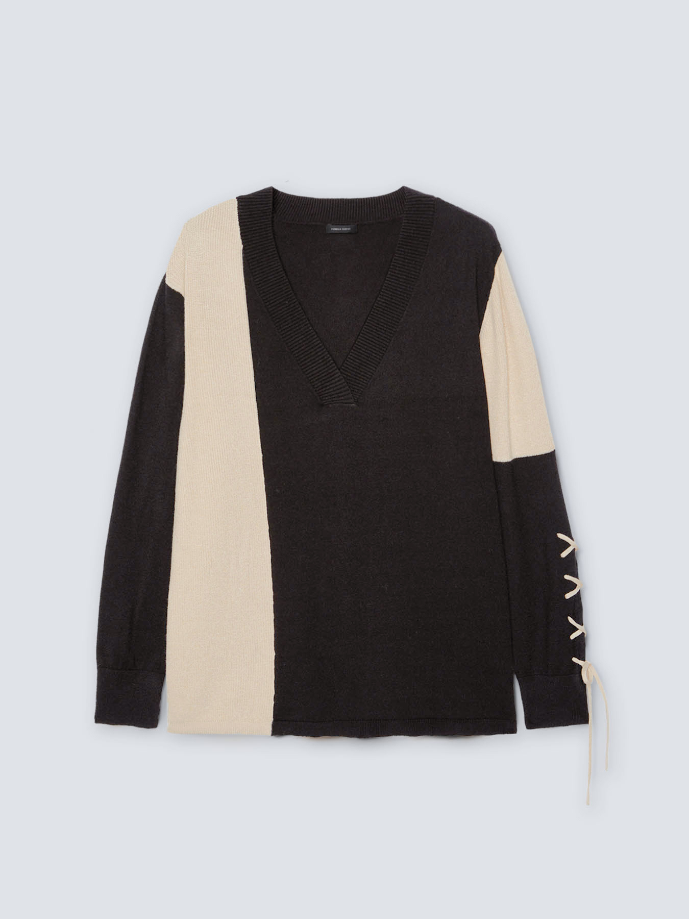 Two-tone sweater with strings image number 4