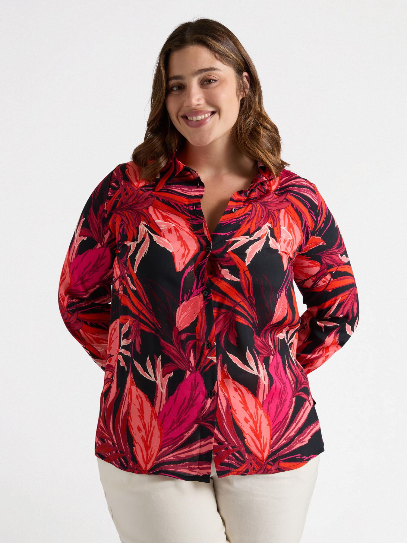 Camisa con estampado de hojas image number 2