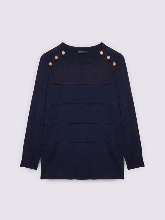 Crew neck sweater with jewel buttons