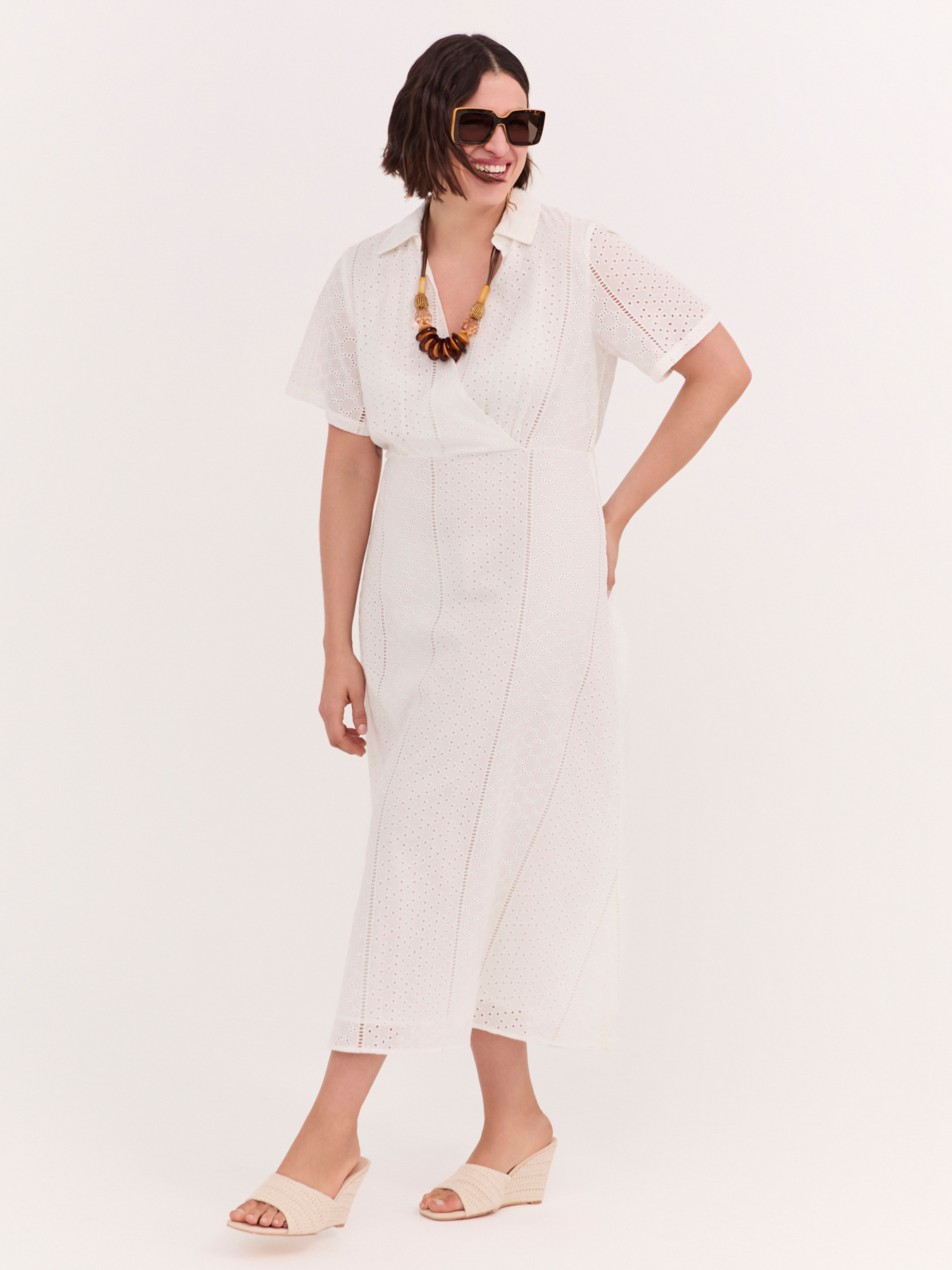 Robe ligne grecque DREAM en broderie anglaise image number 3