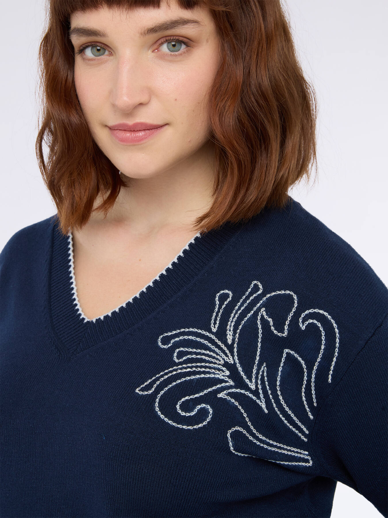 Sweater with floral embroidery and V-neck image number 3