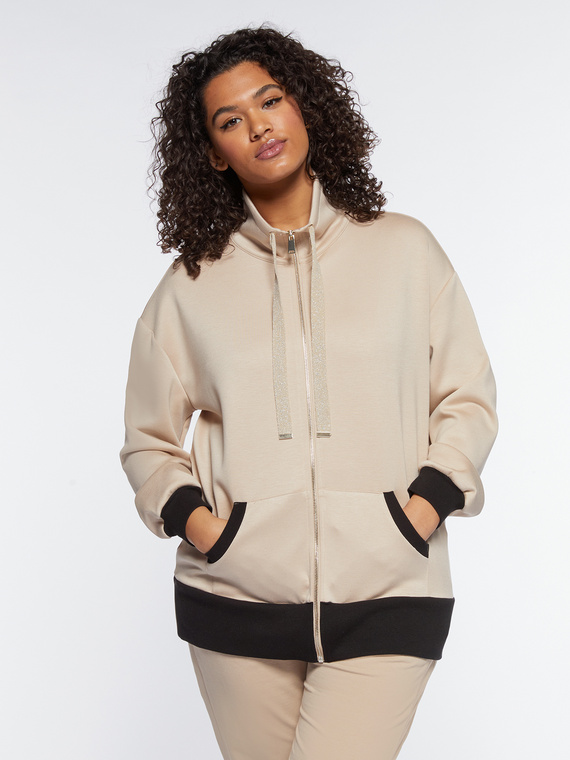 Sweatshirt with contrasting trims