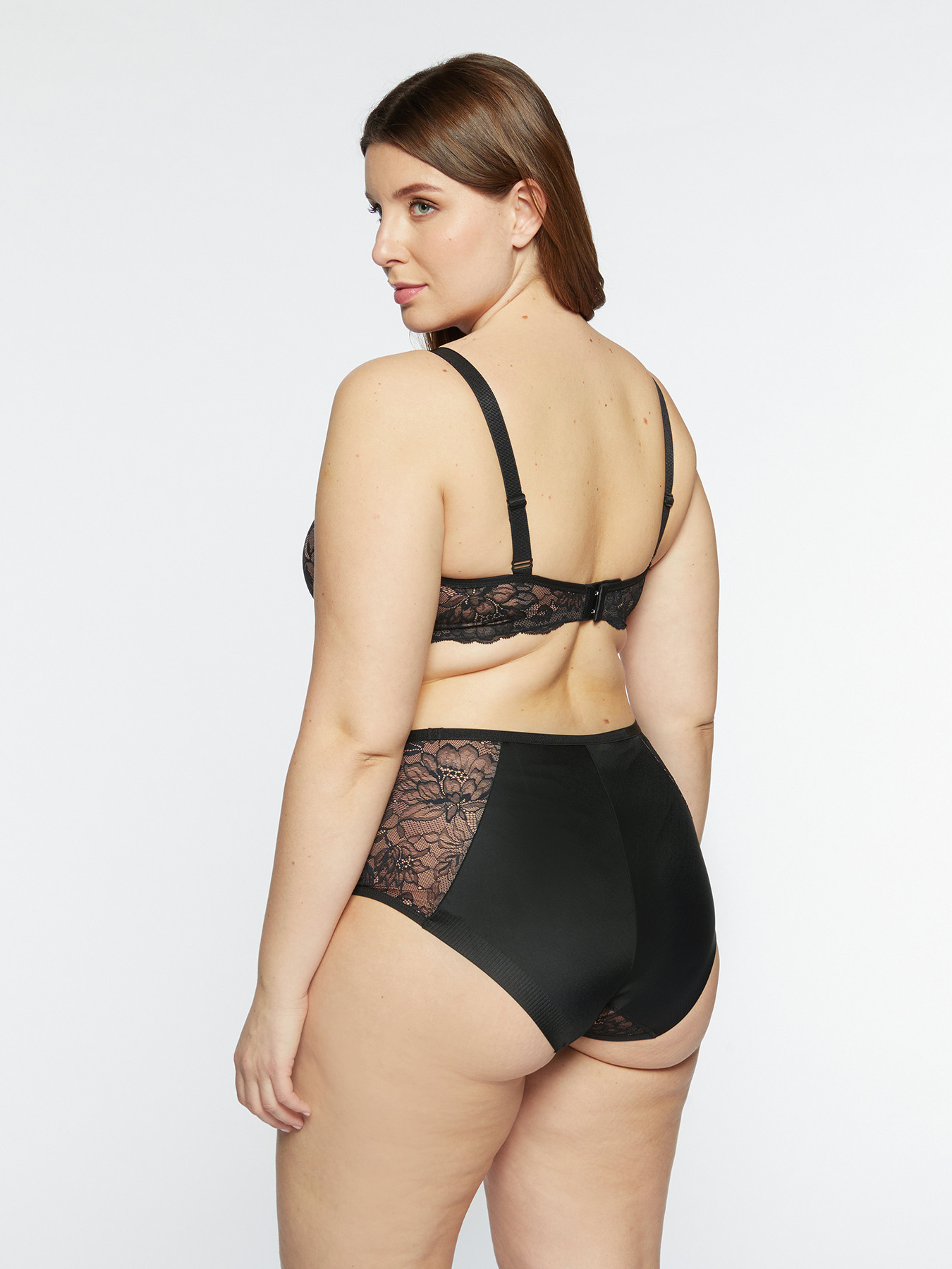 Triumph shaping slip with lace effect image number 1