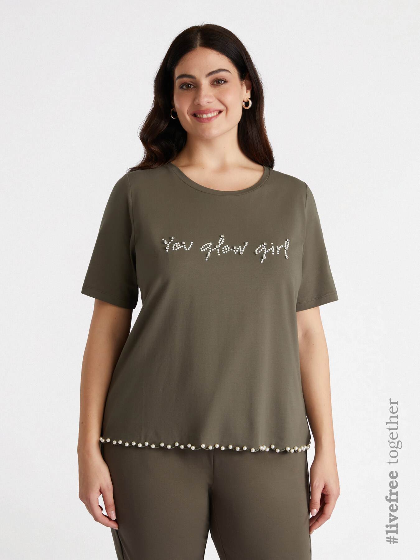 T-shirt with embroidery image number 0