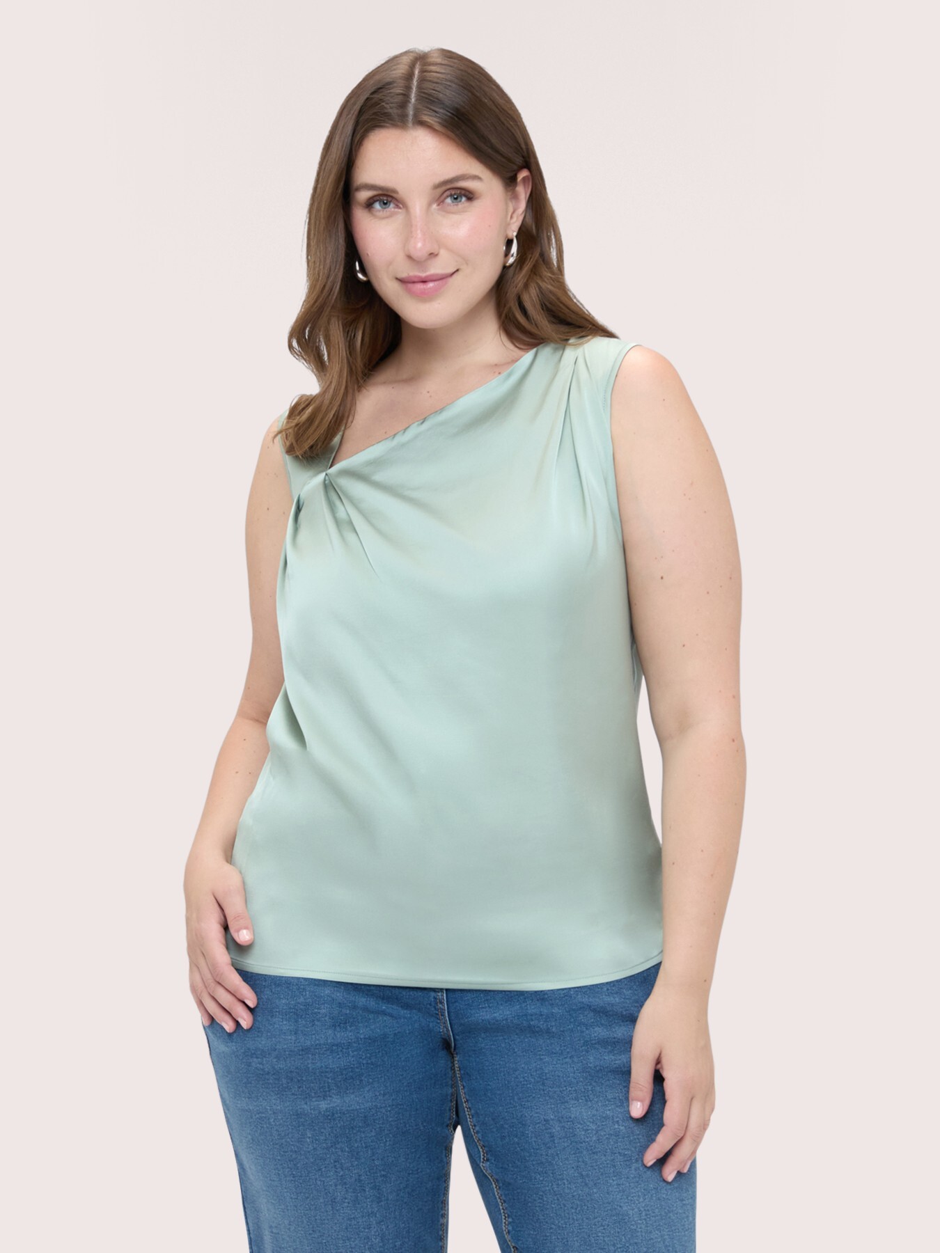 Blusa in raso stretch con drappeggio asimmetrico image number 2