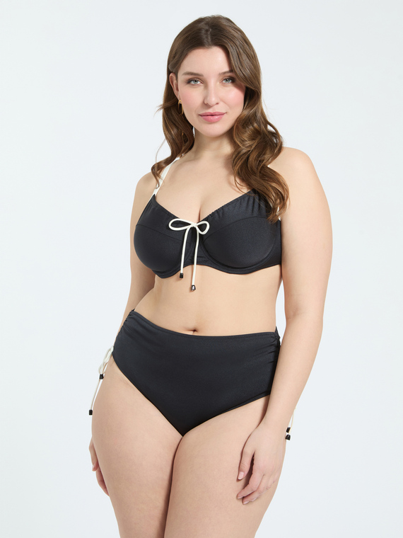 Bikini de dos piezas con detalles en contraste