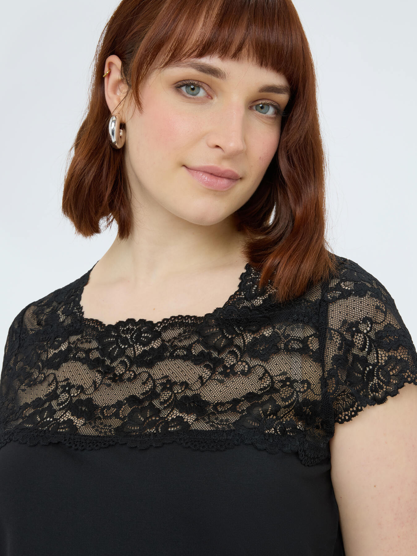 T-shirt en jersey avec insert en dentelle image number 2